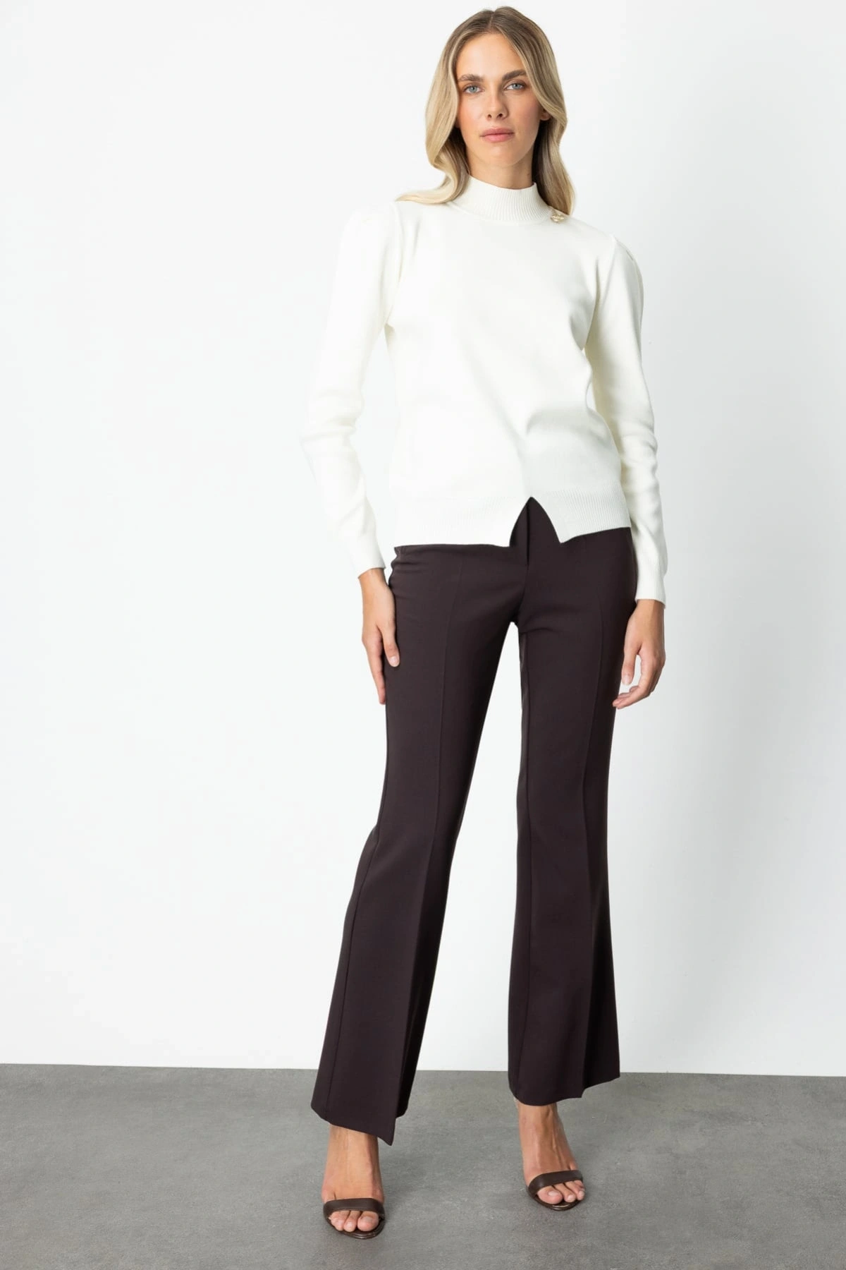 On Fashion Kadın Düğmeli Omuz Detaylı Ekru Kazak 65331