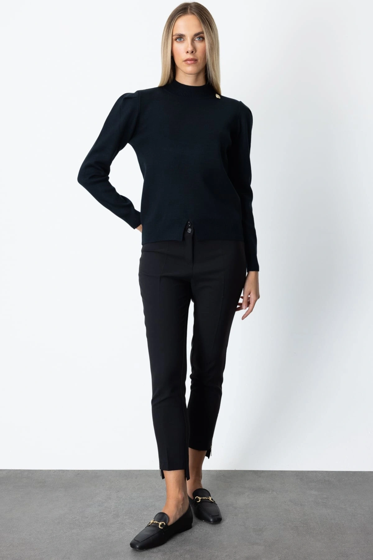 On Fashion Kadın Düğmeli Omuz Detaylı Siyah Kazak 65331