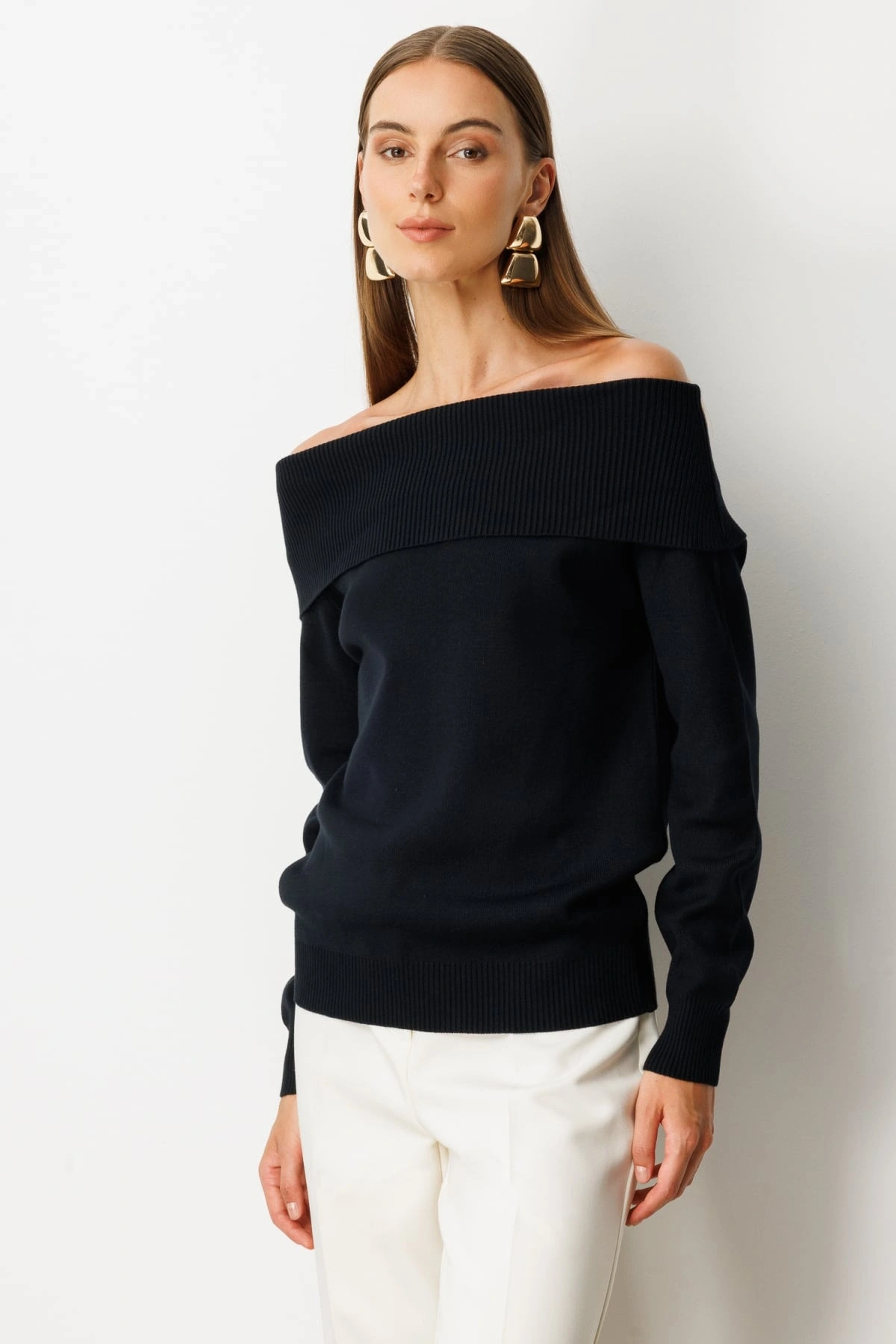 On Fashion Kadın Omzu Açık Siyah Kazak 65380