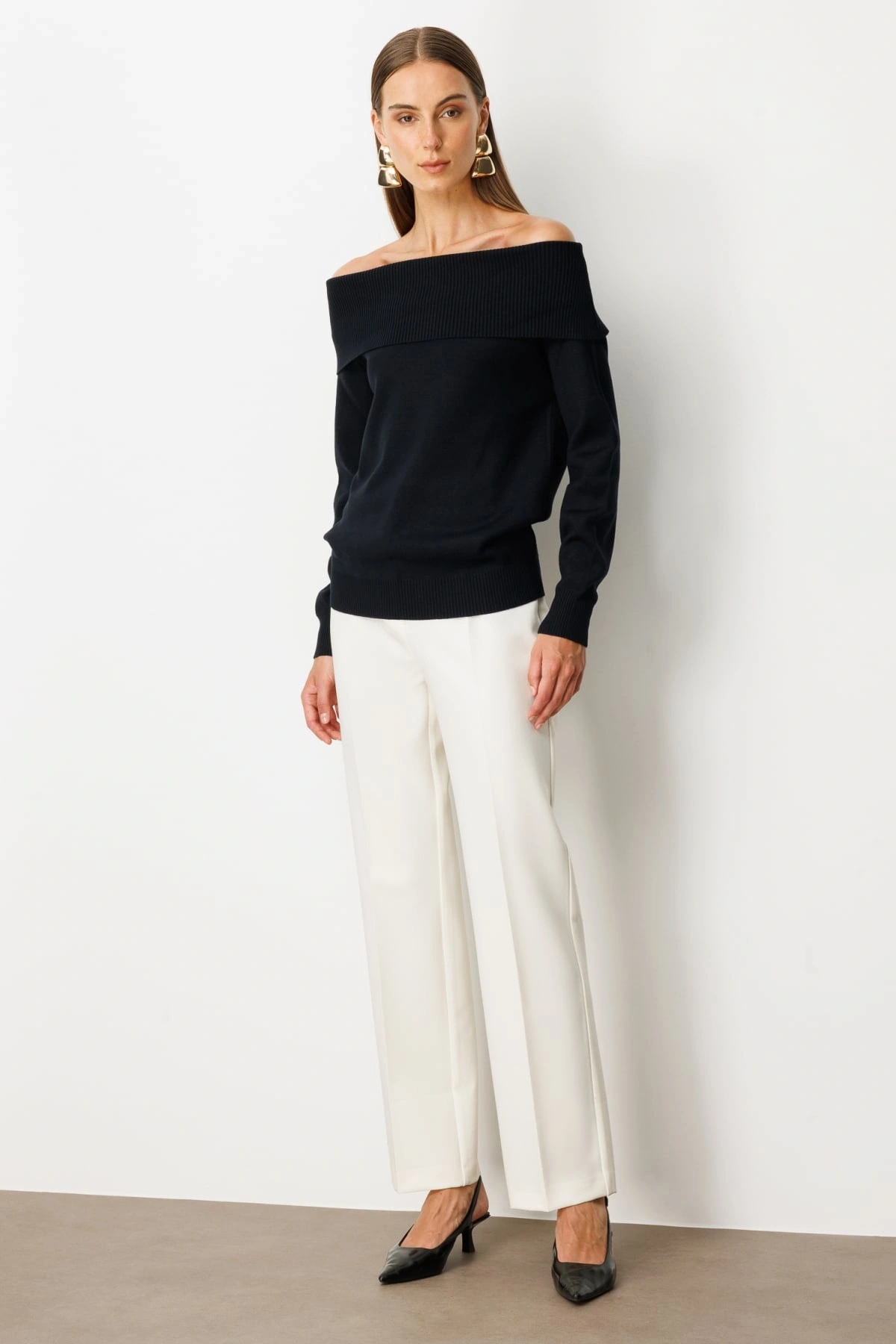 On Fashion Kadın Omzu Açık Siyah Kazak 65380