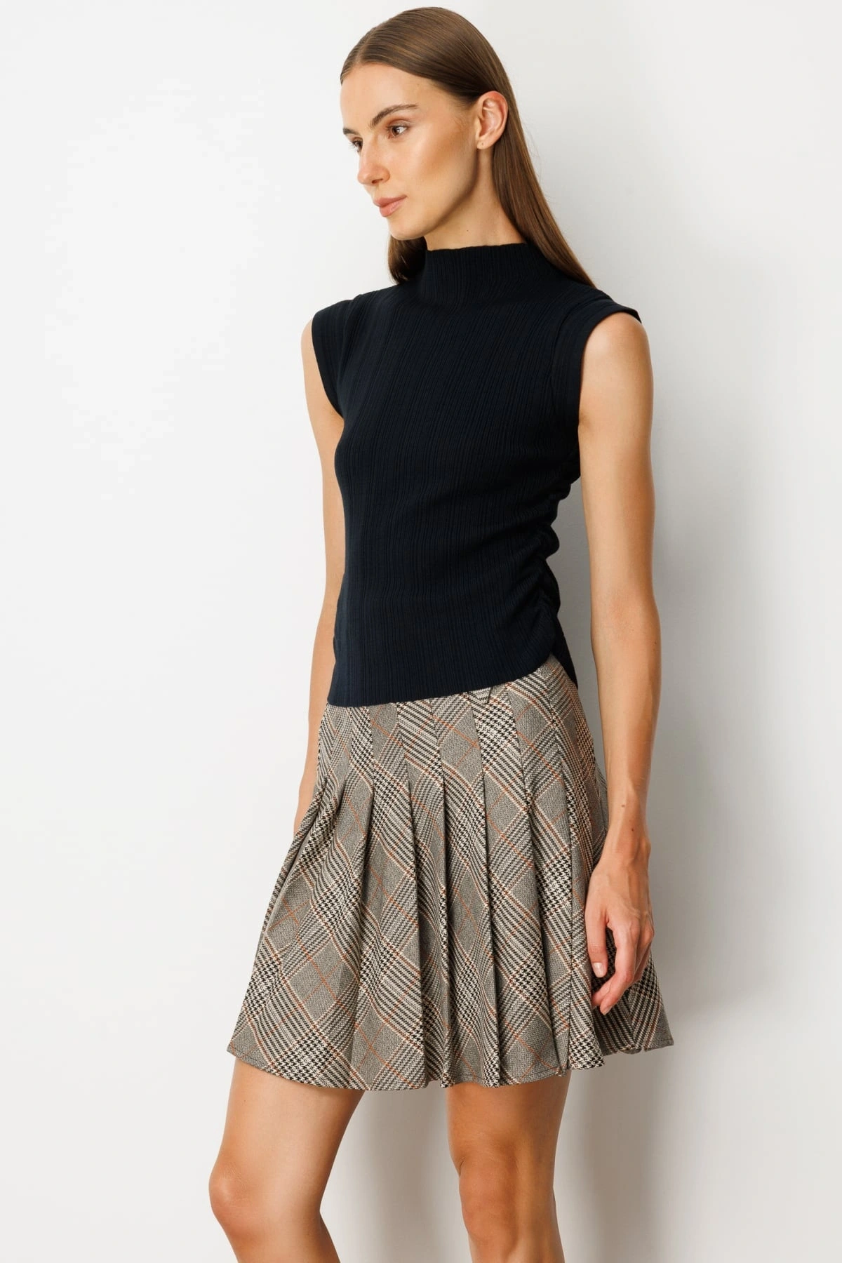 On Fashion Kadın Yanları Büzgülü Kolsuz Siyah Kazak 65355