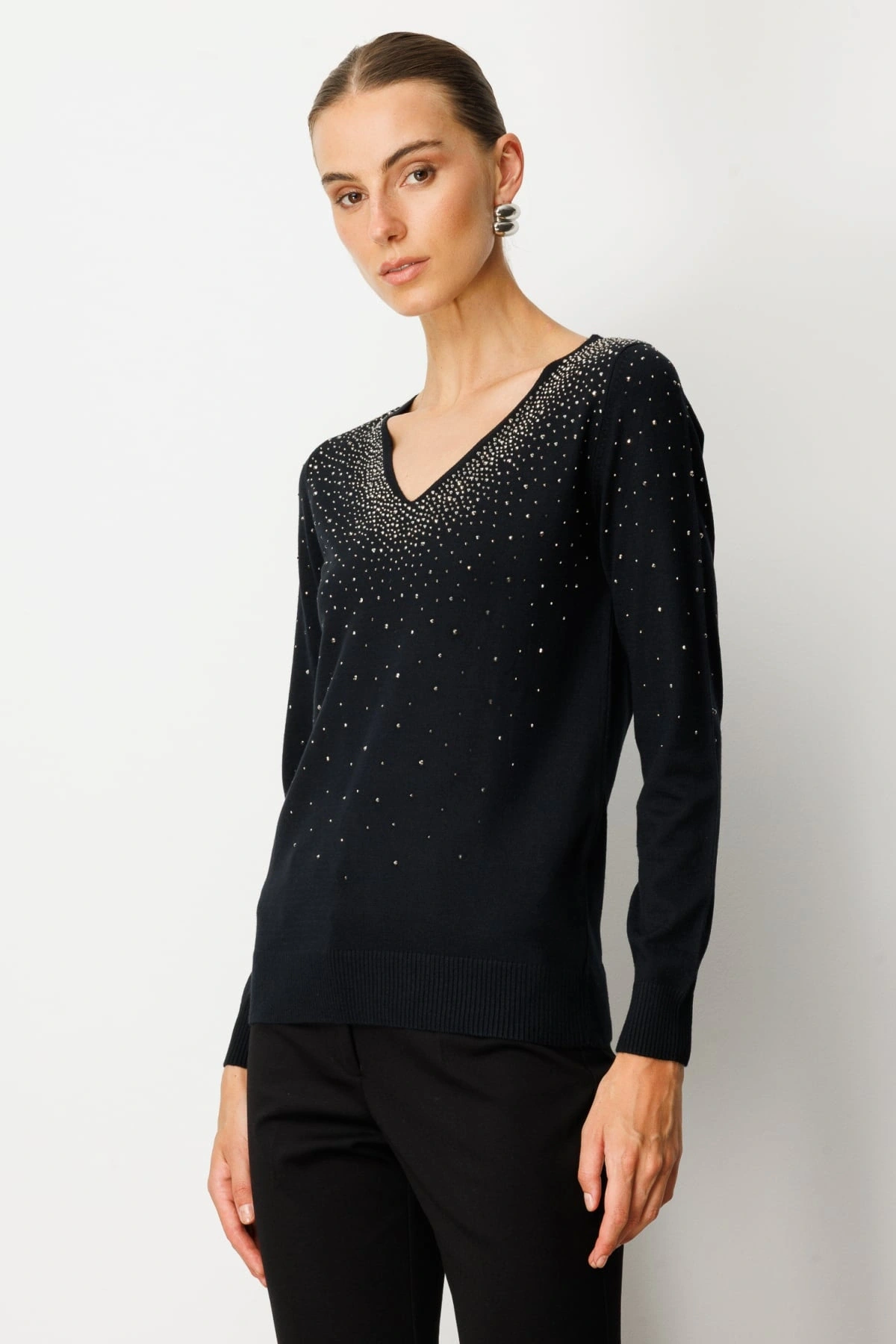 On Fashion Kadın V yaka Önü Taşlı Siyah Kazak 65315