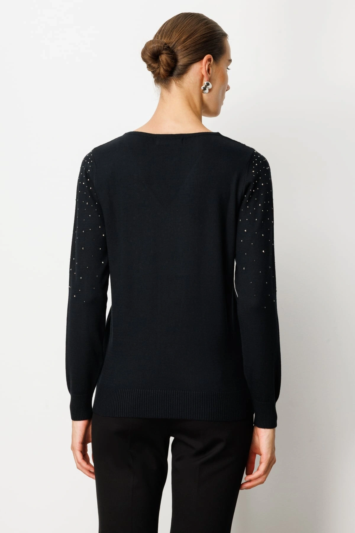 On Fashion Kadın V yaka Önü Taşlı Siyah Kazak 65315