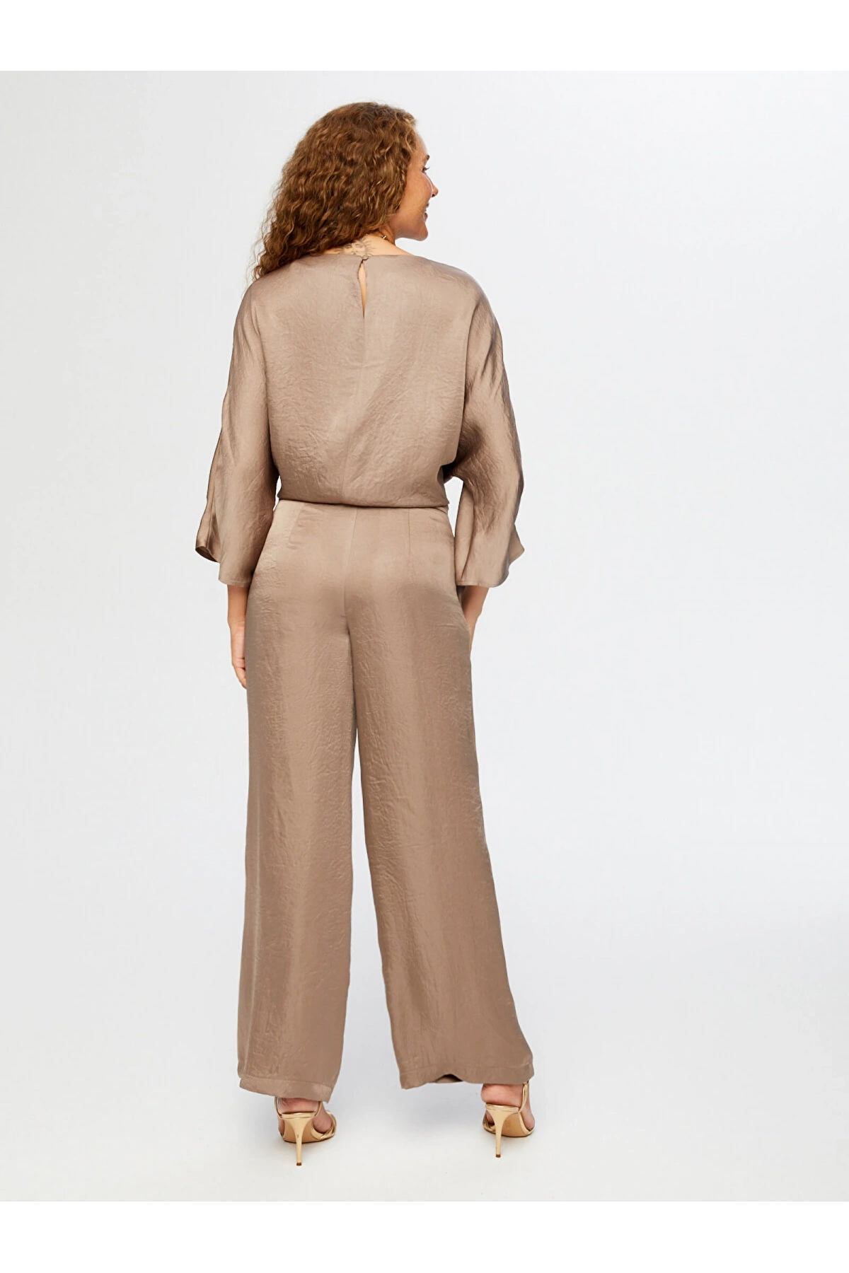 Faik Sönmez Kadın Krinkl Efektli Wide Leg Fit Şık Vizon Pantolon UW26PNT009