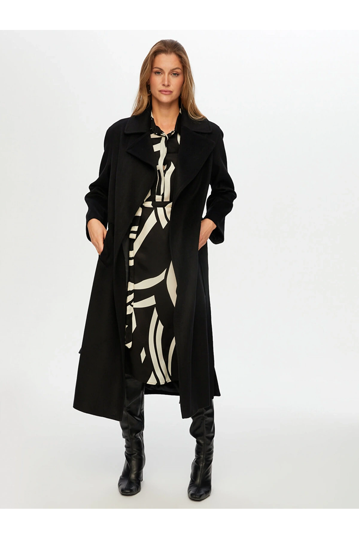 Faik Sönmez Kadın Beli Kuşaklı Yünlü Siyah Manto UW26MAN003