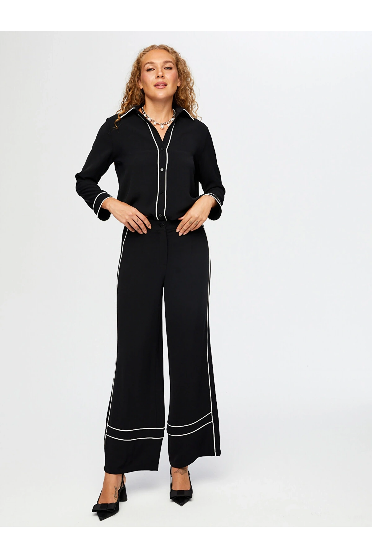 Faik Sönmez Kadın Kontrast Biye Detaylı Wide Leg Fit Siyah Pantolon UW26PNT023