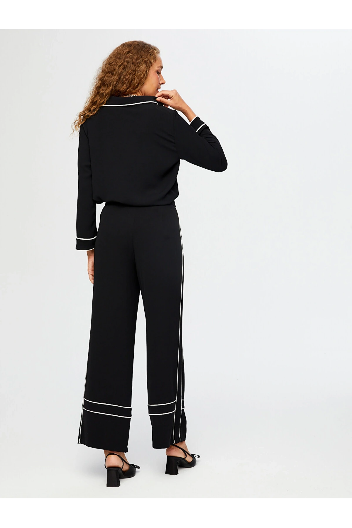 Faik Sönmez Kadın Kontrast Biye Detaylı Wide Leg Fit Siyah Pantolon UW26PNT023