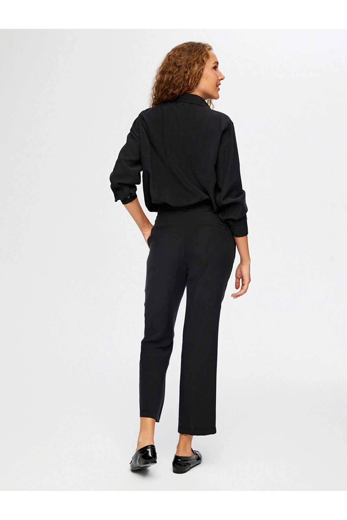 Faik Sönmez Kadın Dikiş Detaylı Straight Fit Siyah Pantolon UW26PNT004