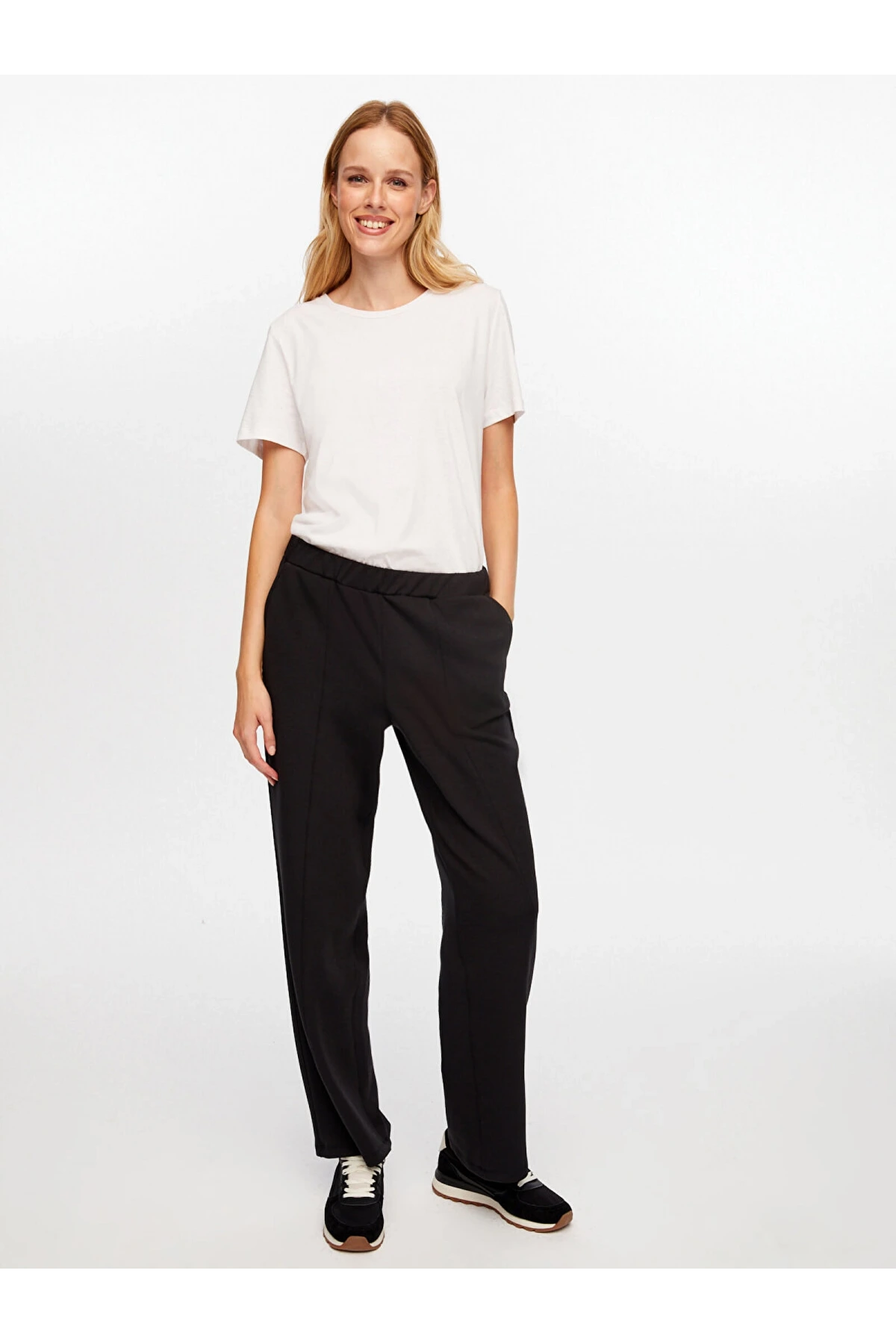 Faik Sönmez Kadın Önü Dikiş Detaylı Modallı Wide Leg Fit Siyah Eşofman Altı UW26ESA005