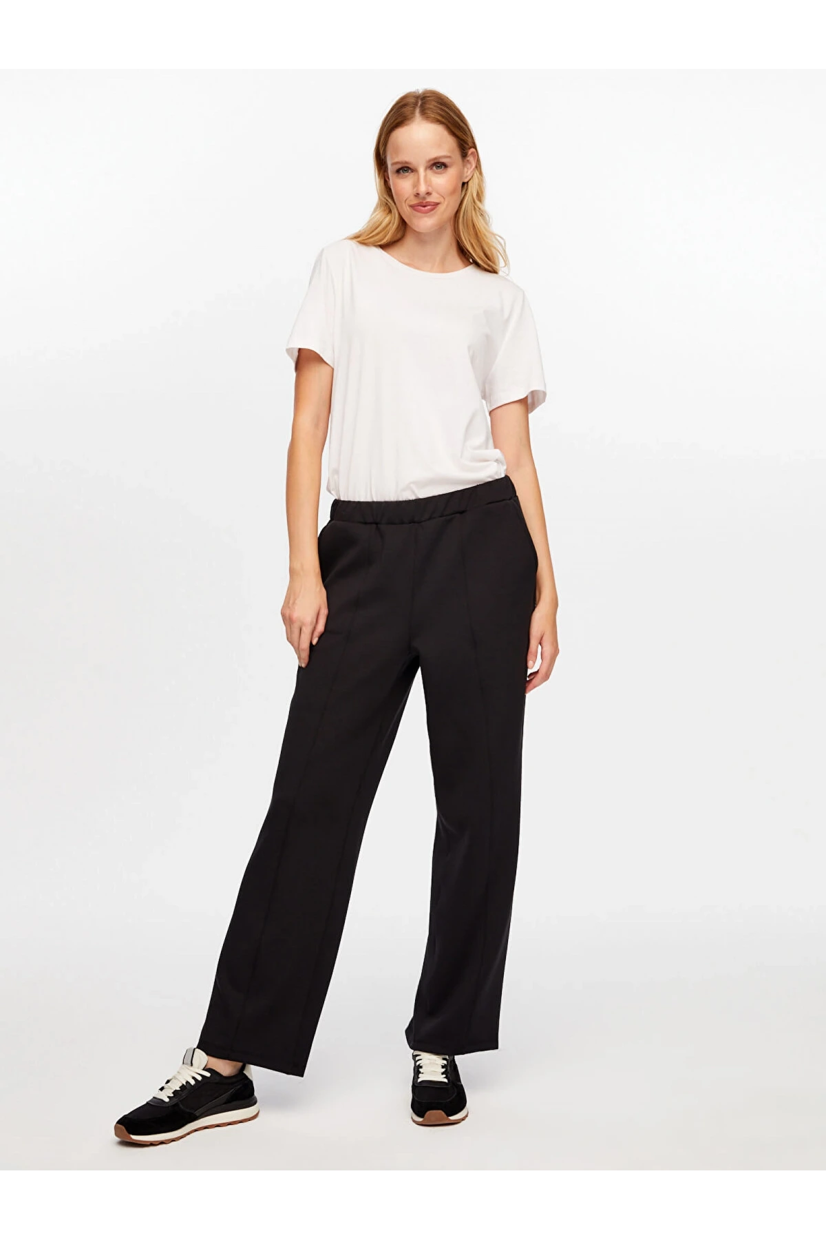 Faik Sönmez Kadın Önü Dikiş Detaylı Modallı Wide Leg Fit Siyah Eşofman Altı UW26ESA005