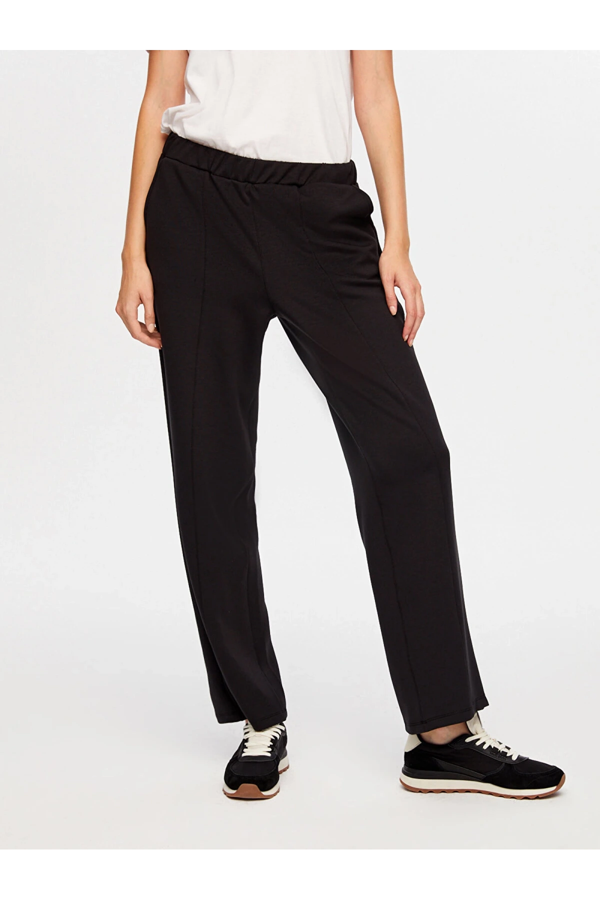 Faik Sönmez Kadın Önü Dikiş Detaylı Modallı Wide Leg Fit Siyah Eşofman Altı UW26ESA005