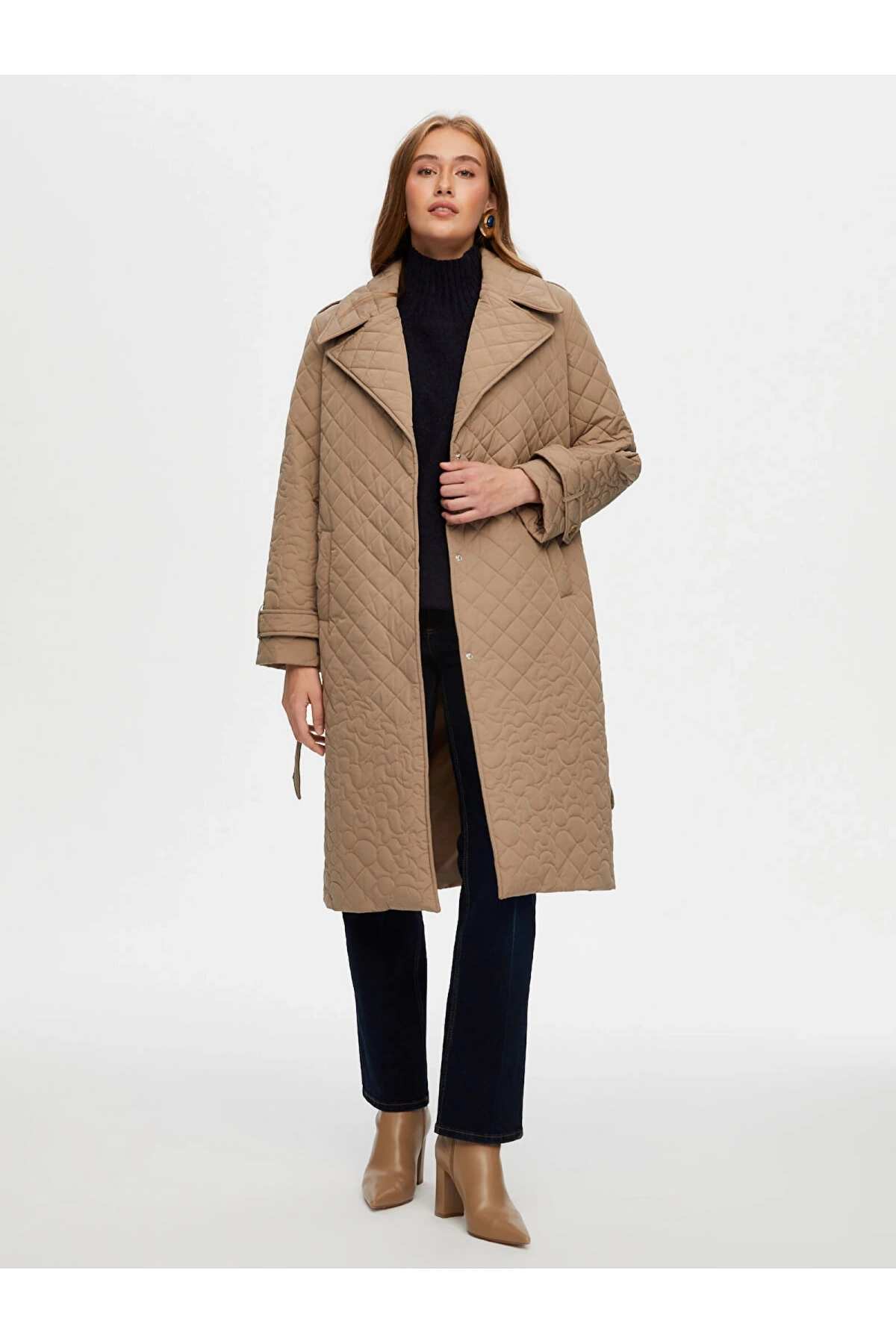 Faik Sönmez Kadın Çiçek Ve Baklava Desen Uzun Kapitone Bej Kaban UW26KKB008