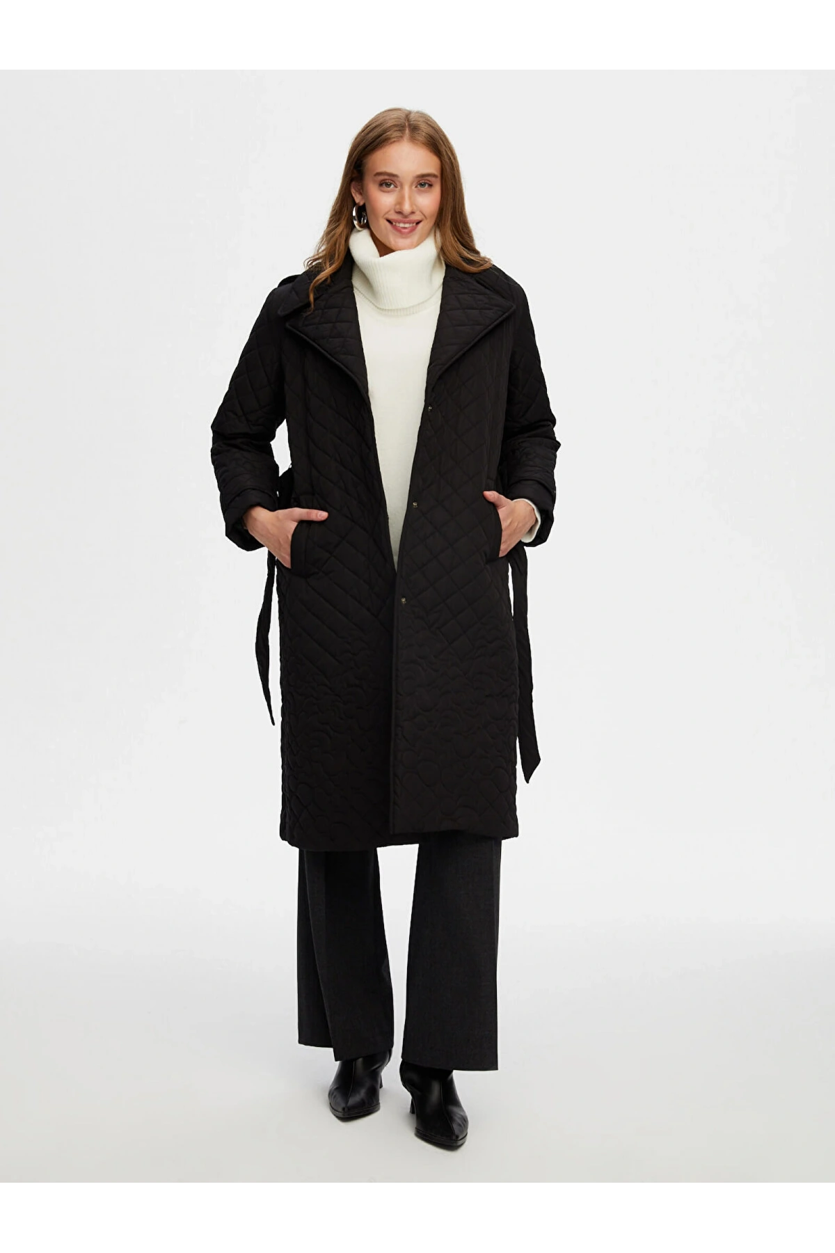 Faik Sönmez Kadın Çiçek Ve Baklava Desen Uzun Kapitone Siyah Kaban UW26KKB008