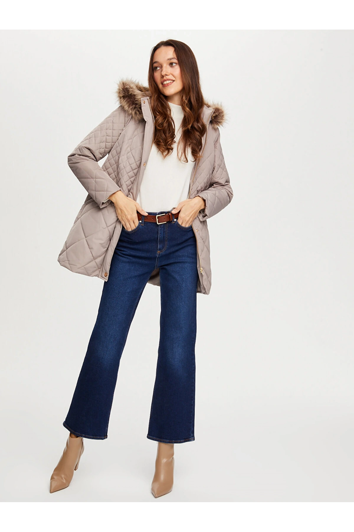 Faik Sönmez Kadın Kürk Kapüşonlu Kapitone Bej Kaban B00041