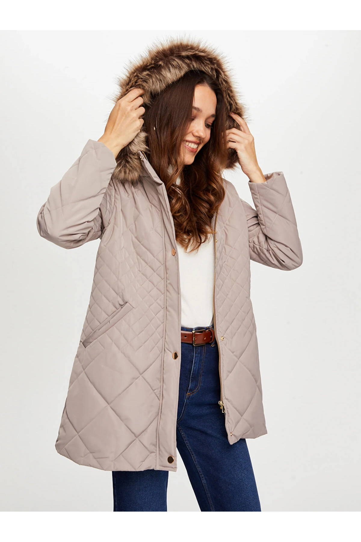 Faik Sönmez Kadın Kürk Kapüşonlu Kapitone Bej Kaban B00041