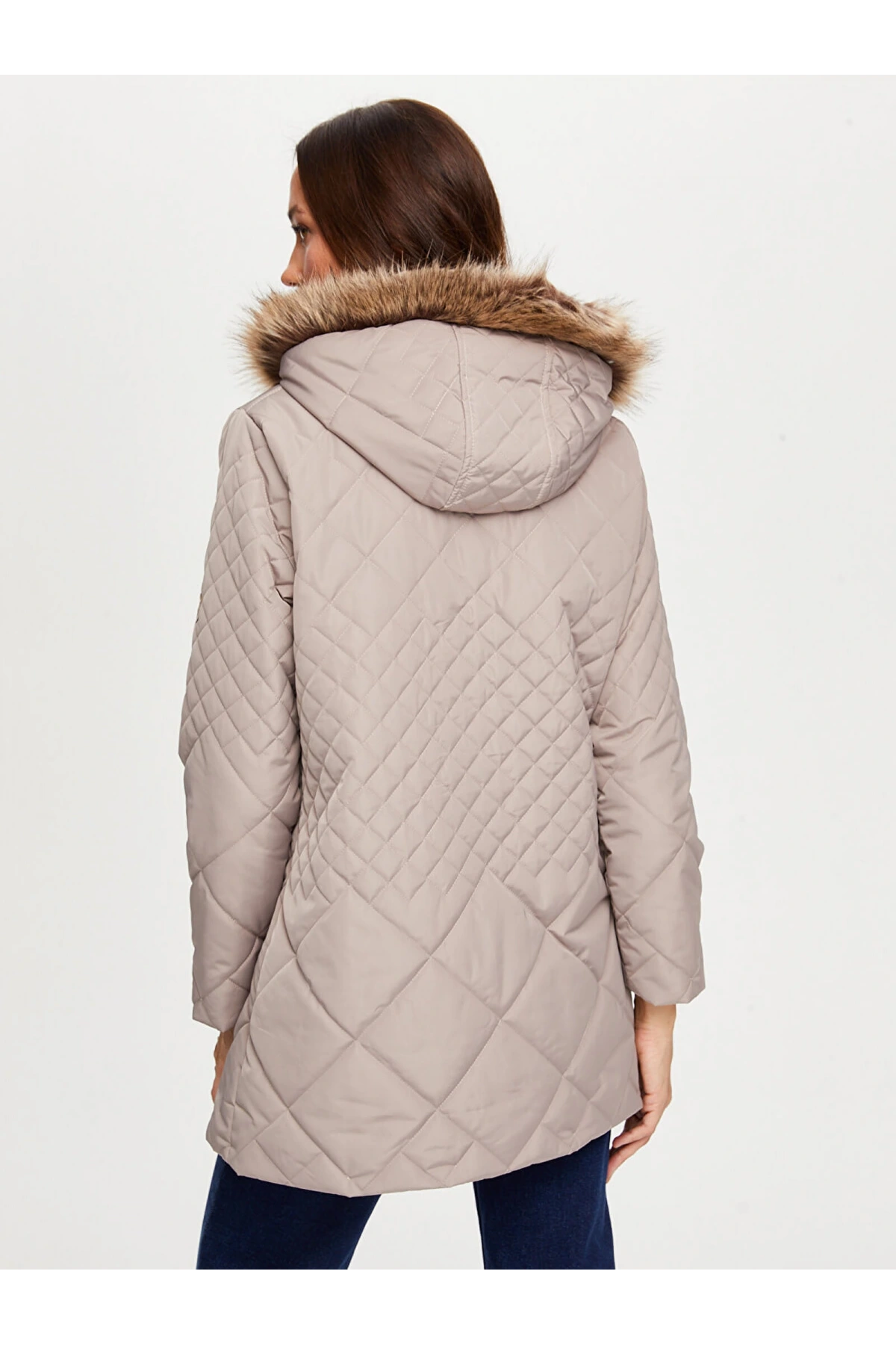 Faik Sönmez Kadın Kürk Kapüşonlu Kapitone Bej Kaban B00041