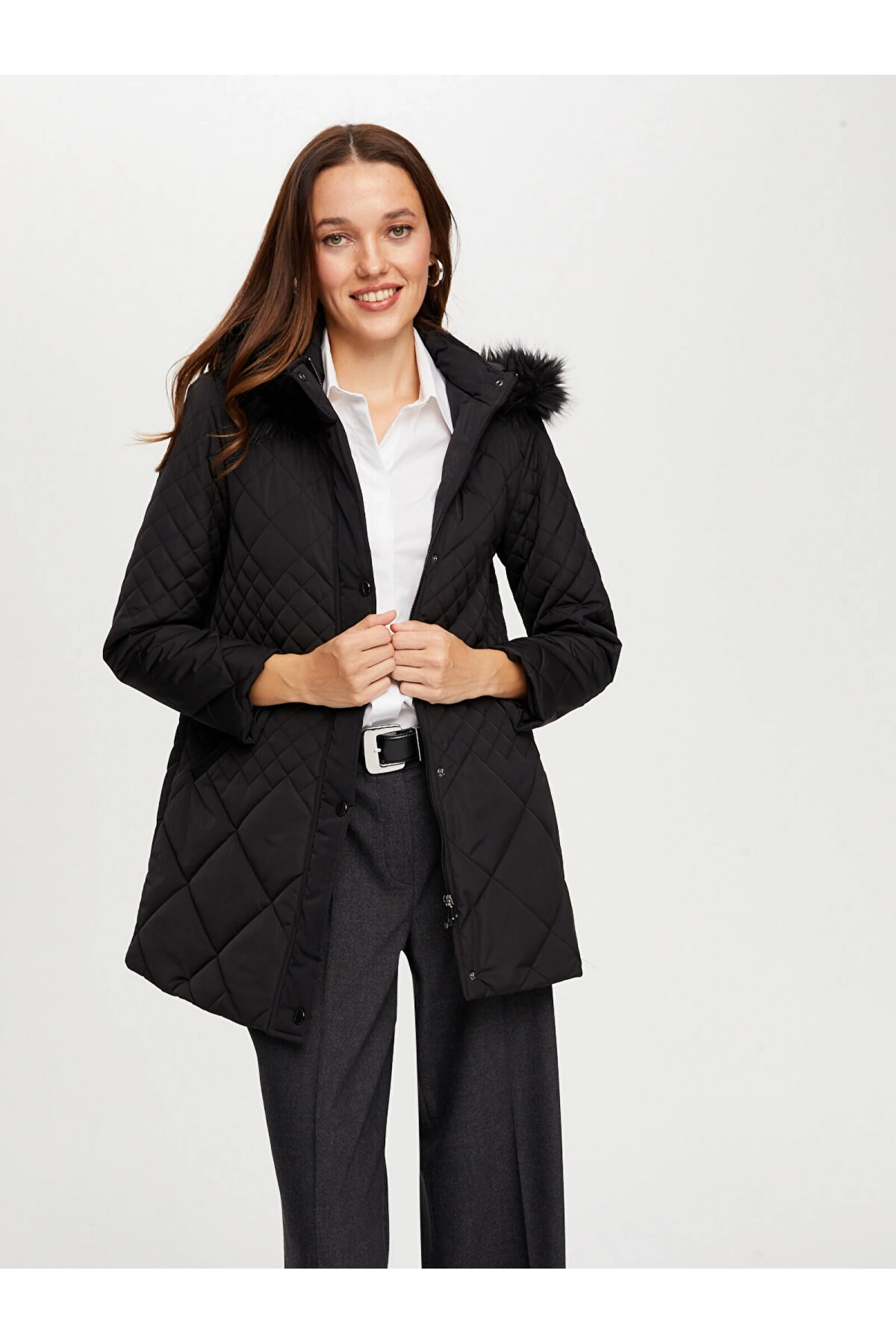 Faik Sönmez Kadın Kürk Kapüşonlu Kapitone Siyah Kaban B00041