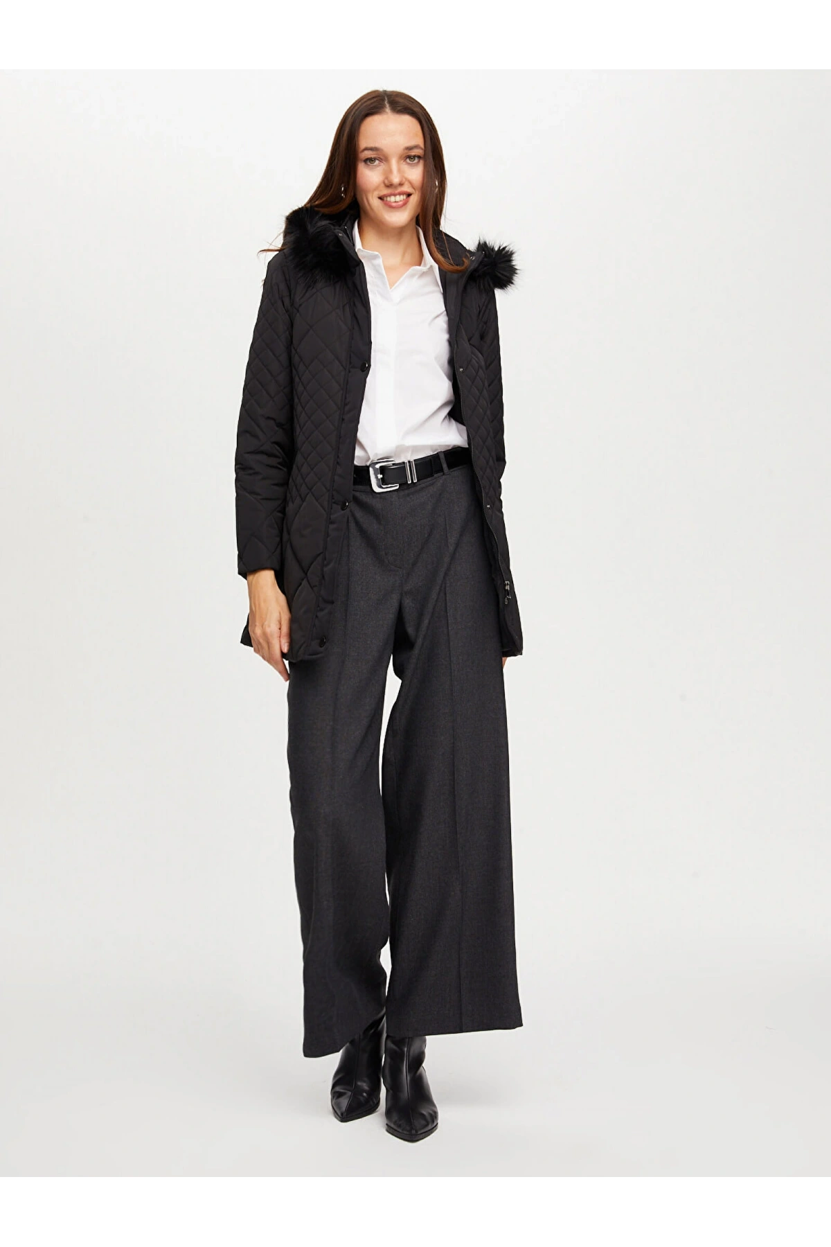 Faik Sönmez Kadın Kürk Kapüşonlu Kapitone Siyah Kaban B00041