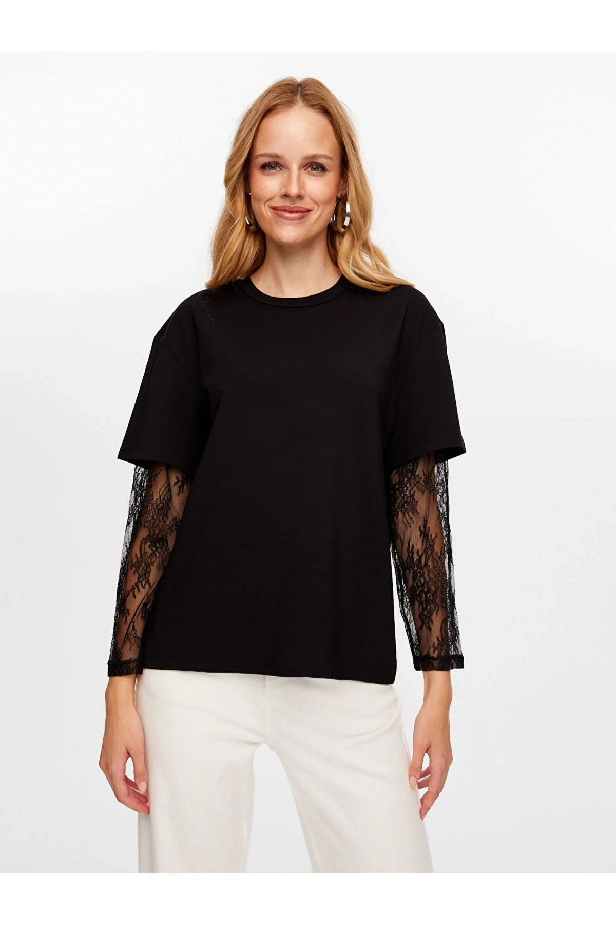 Faik Sönmez Kadın Kolları Dantel Garnili Yuvarlak Yaka Siyah T-Shirt UW26TSH071