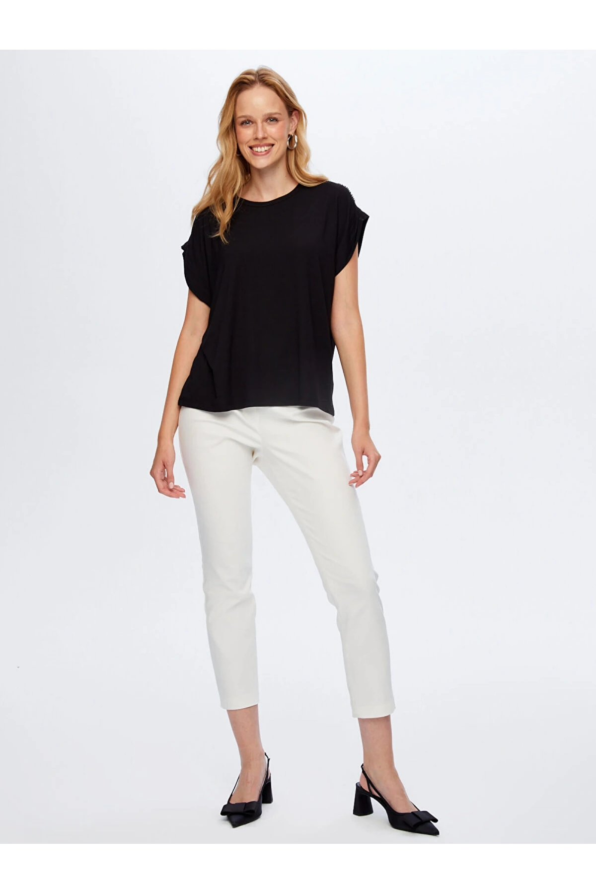 Faik Sönmez Kadın Omuzu Zincir Detaylı Modelli Siyah T-Shirt UW26TSH091