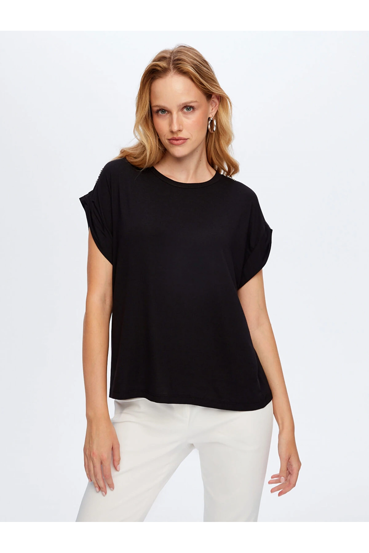 Faik Sönmez Kadın Omuzu Zincir Detaylı Modelli Siyah T-Shirt UW26TSH091