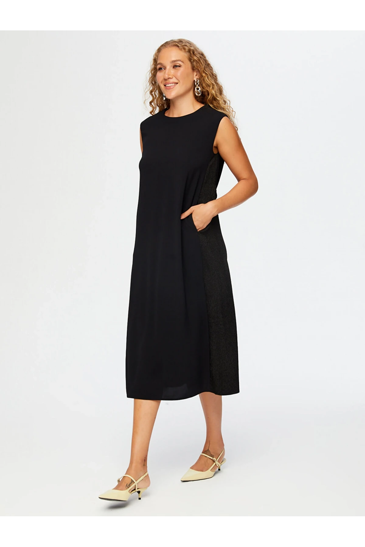 Faik Sönmez Kadın Yanları Saten Jakar Dokuma Düşük Kollu Şık Siyah Elbise UW26ELB003