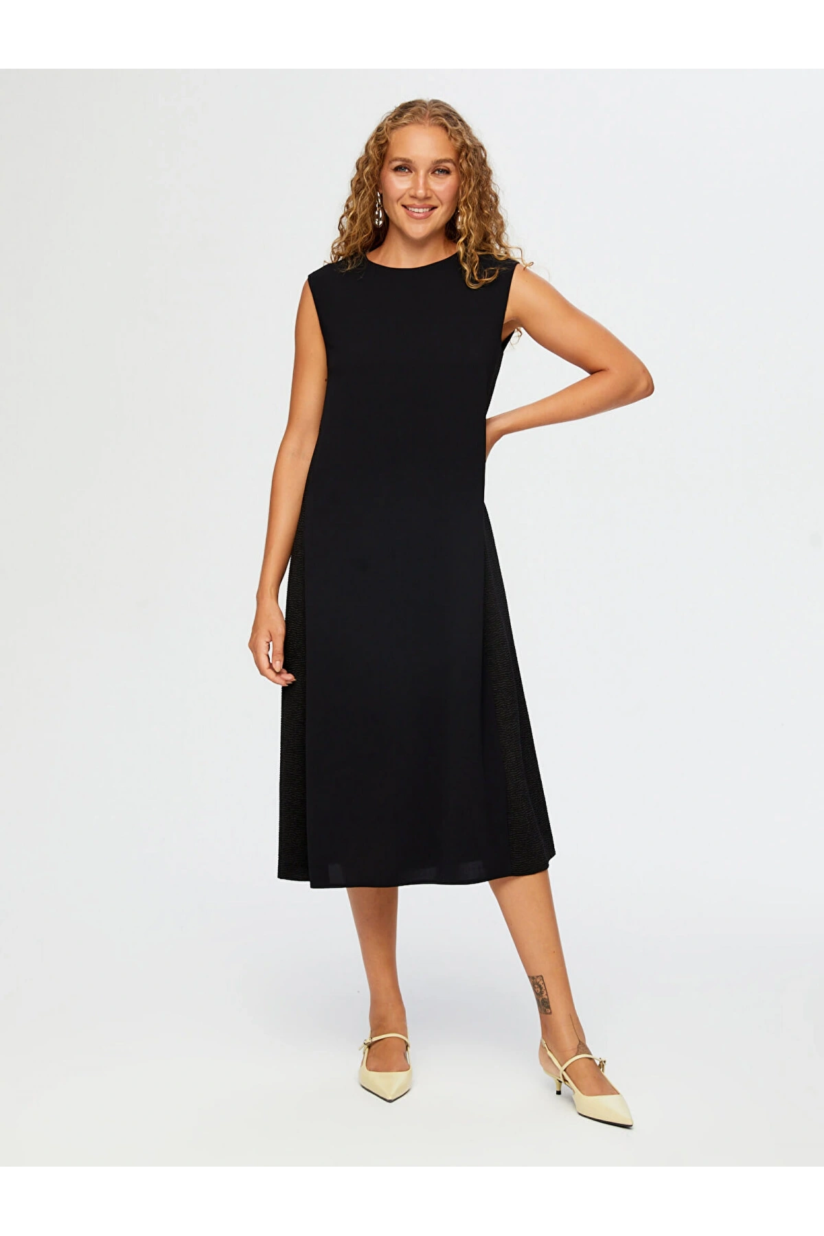 Faik Sönmez Kadın Yanları Saten Jakar Dokuma Düşük Kollu Şık Siyah Elbise UW26ELB003