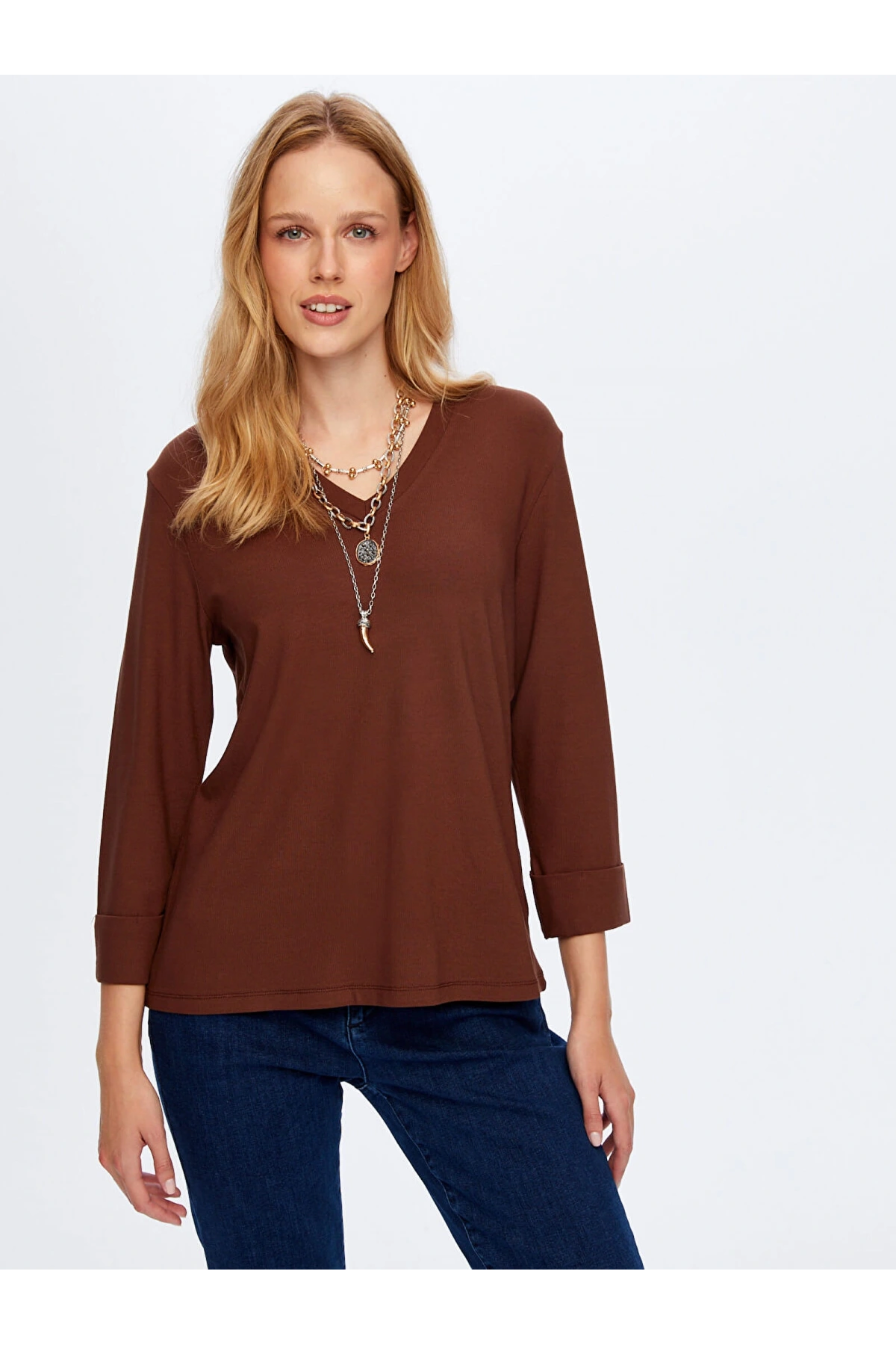 Faik Sönmez Kadın V Yaka Truvakar Kol Kahverengi T-Shirt UW26TSH002