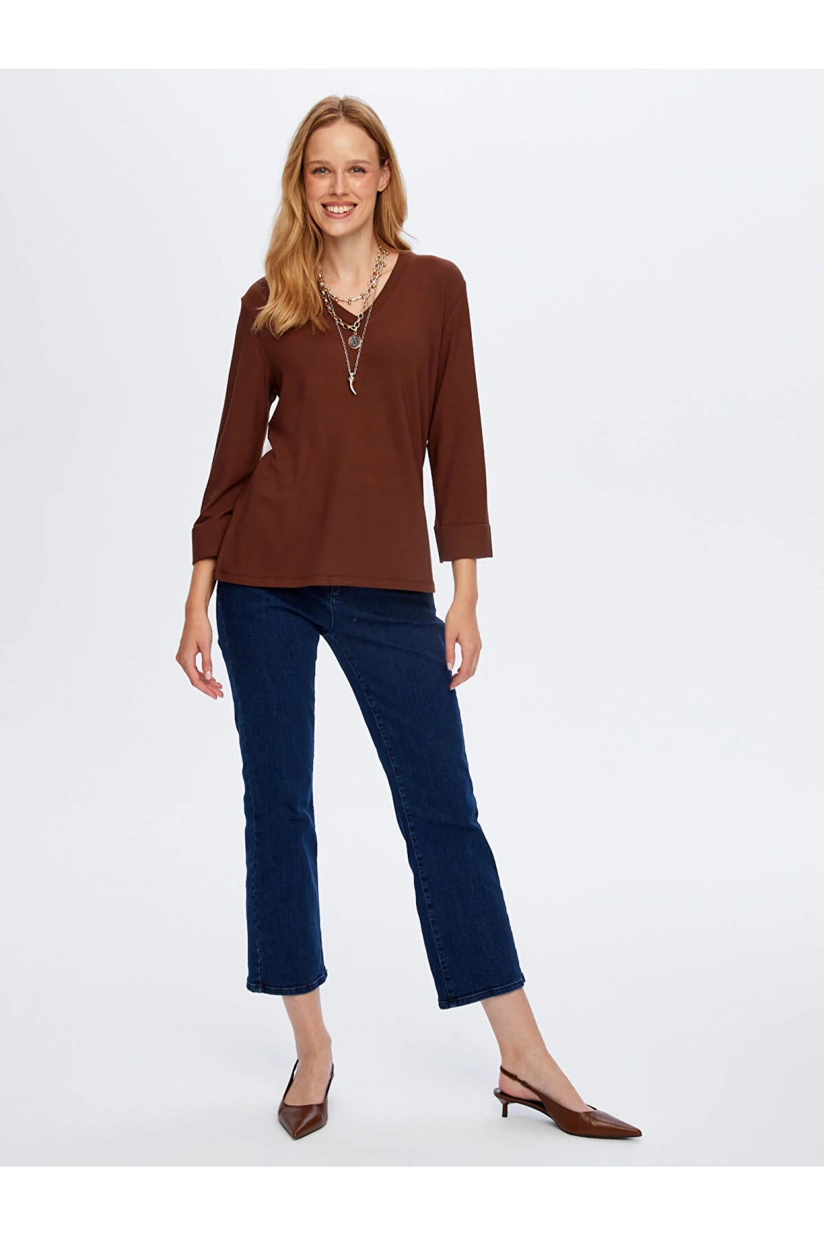 Faik Sönmez Kadın V Yaka Truvakar Kol Kahverengi T-Shirt UW26TSH002