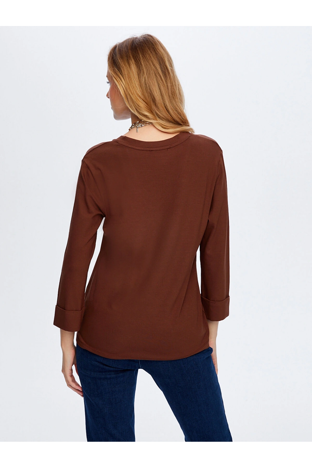 Faik Sönmez Kadın V Yaka Truvakar Kol Kahverengi T-Shirt UW26TSH002