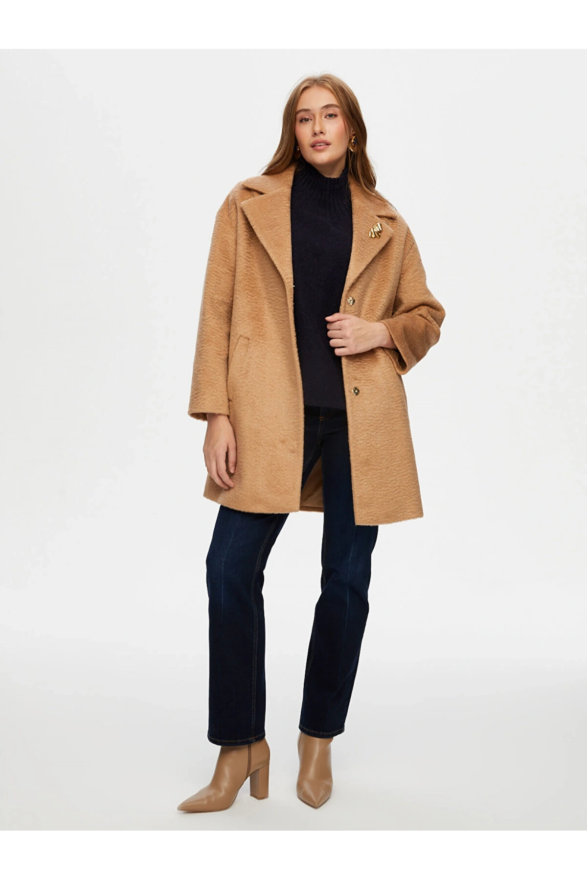 Faik Sönmez Kadın Broş Detaylı Suni Astragan Bej Kaban UW26KBN007