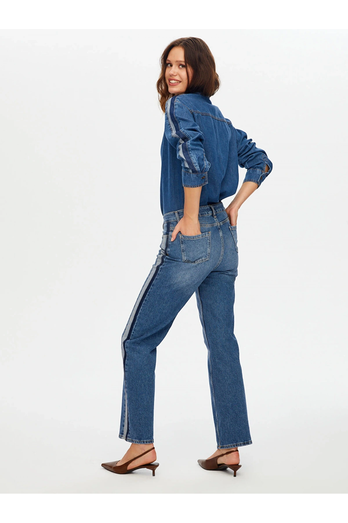 Faik Sönmez Kadın Kontrast Bant Detaylı Wide Leg Fit İndigo Jean Pantolon UW26JPN004