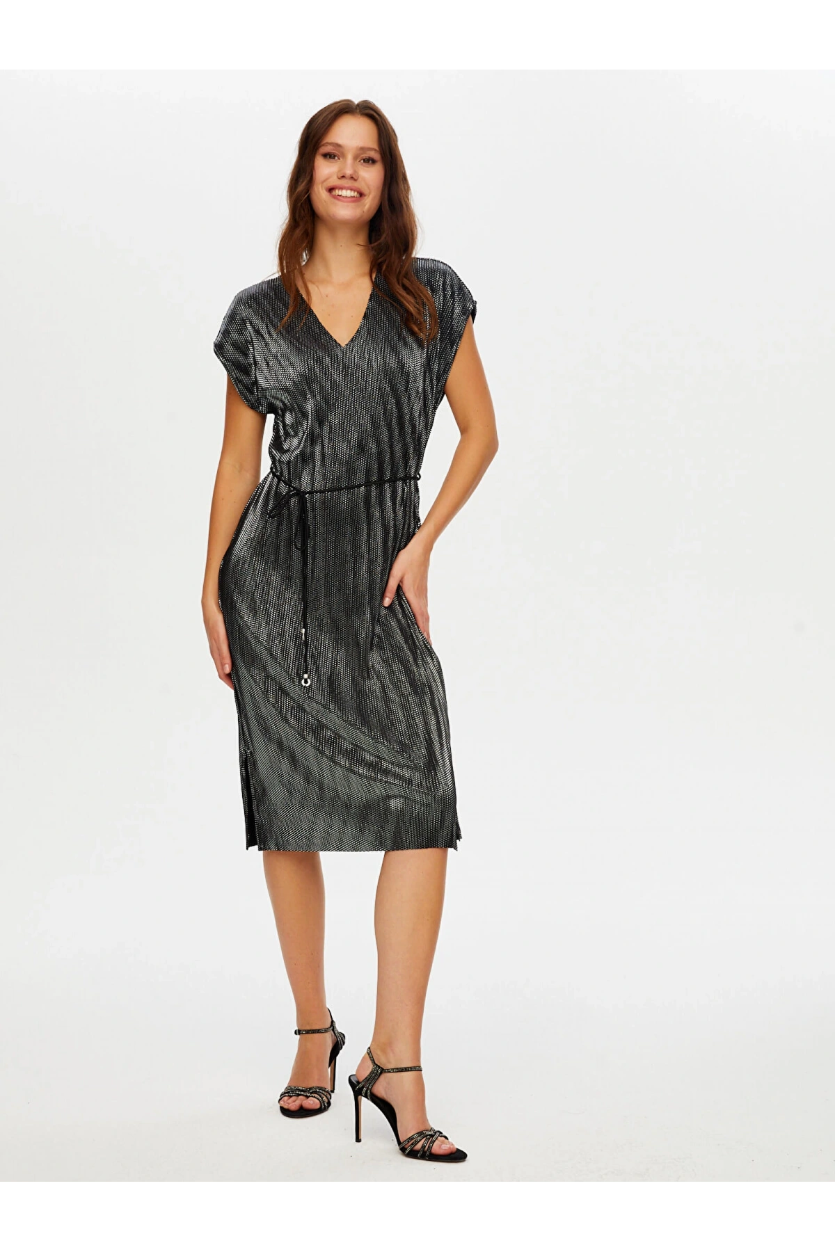 Faik Sönmez Kadın V Yaka Gümüş Baskılı Piliseli Siyah Abiye Elbise UW26ABY015