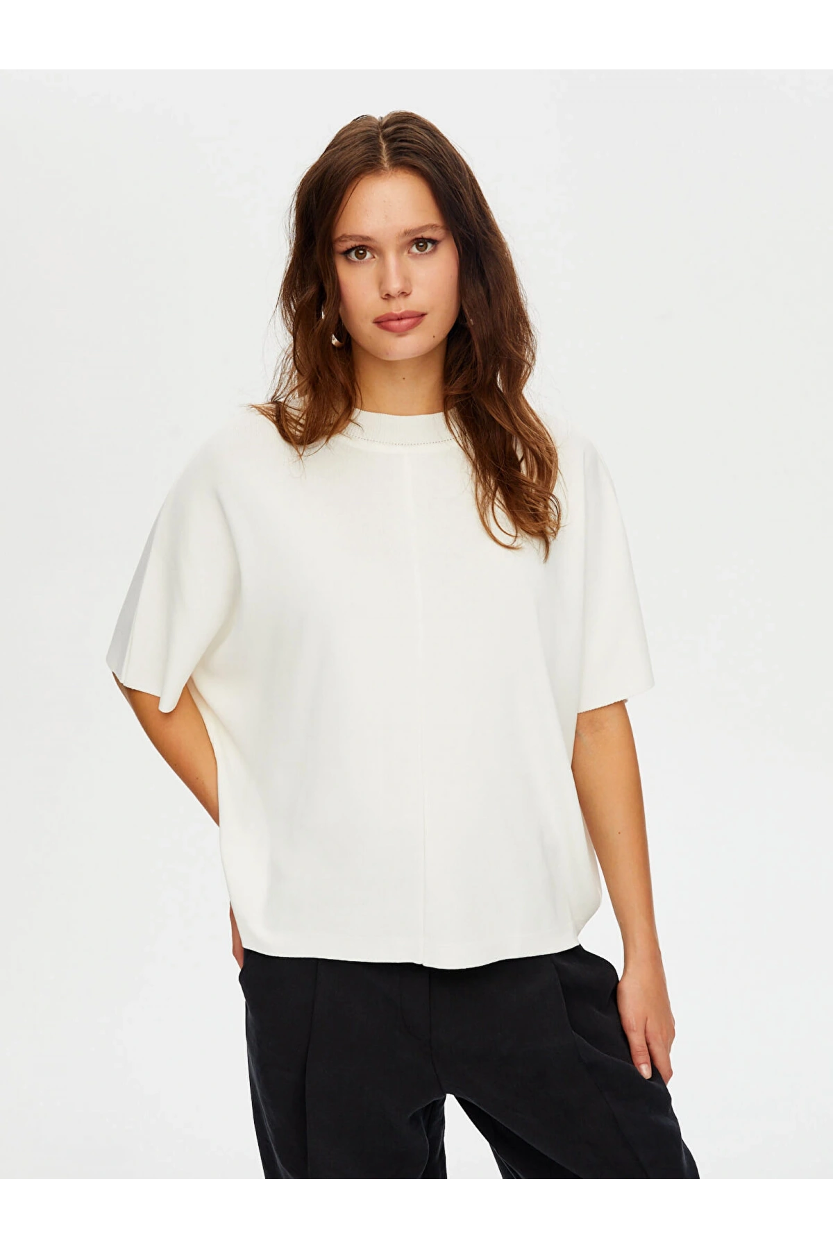 Faik Sönmez Kadın Dik Yaka Kısa Kollu Triko Ekru Bluz UW26TRB012