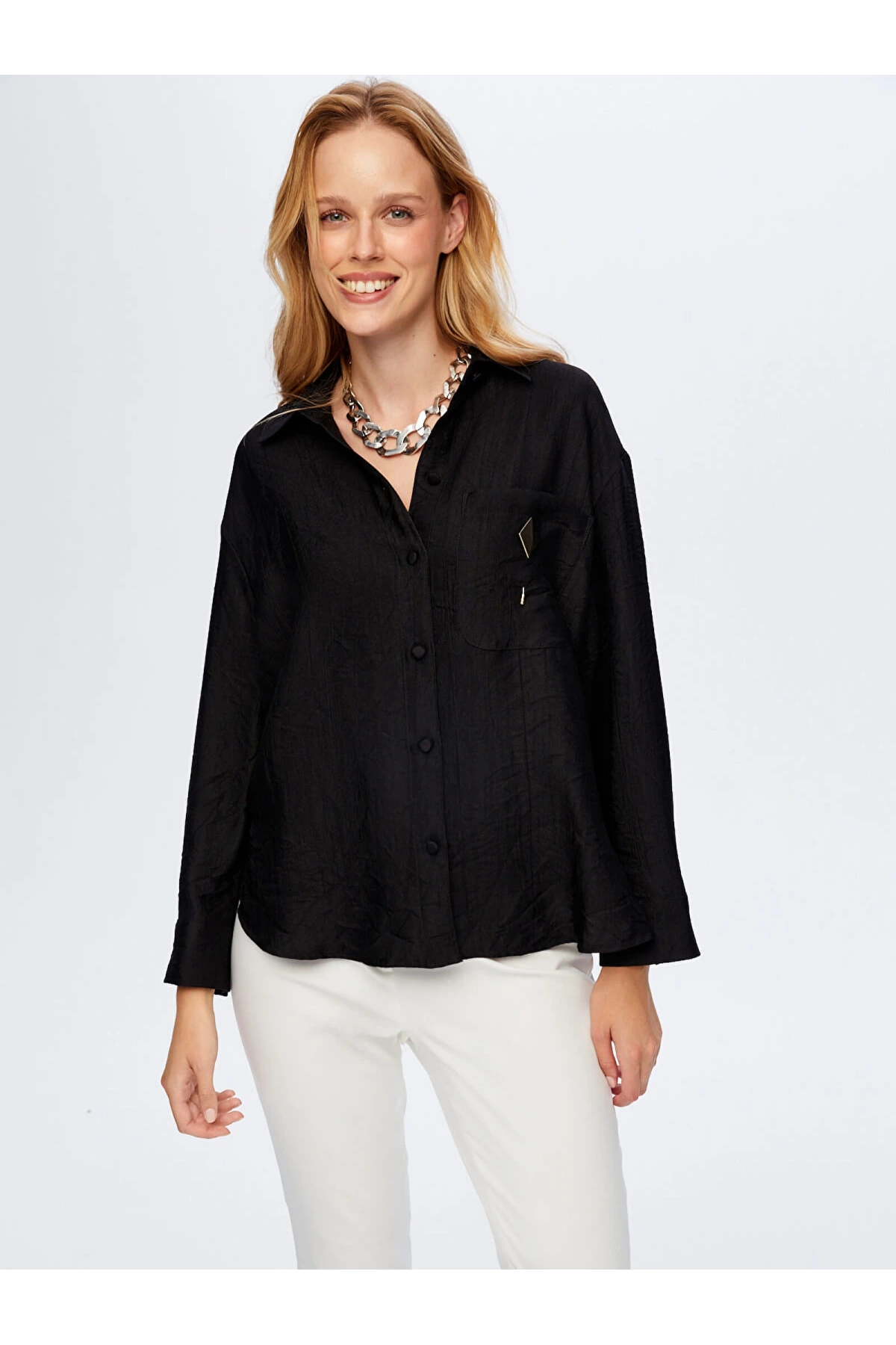 Faik Sönmez Kadın Metal Aksesuarlı Dokulu Siyah Gömlek UW26GML016