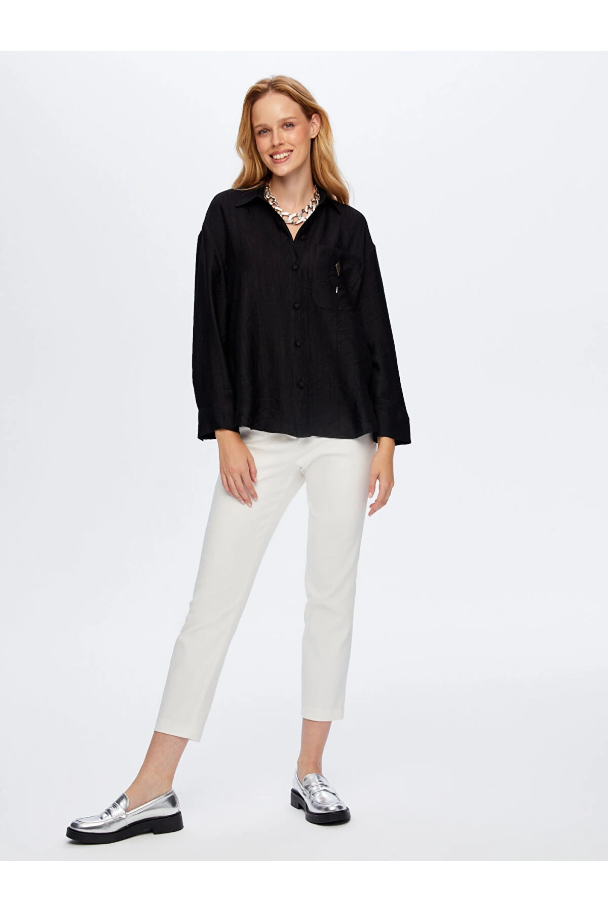 Faik Sönmez Kadın Metal Aksesuarlı Dokulu Siyah Gömlek UW26GML016