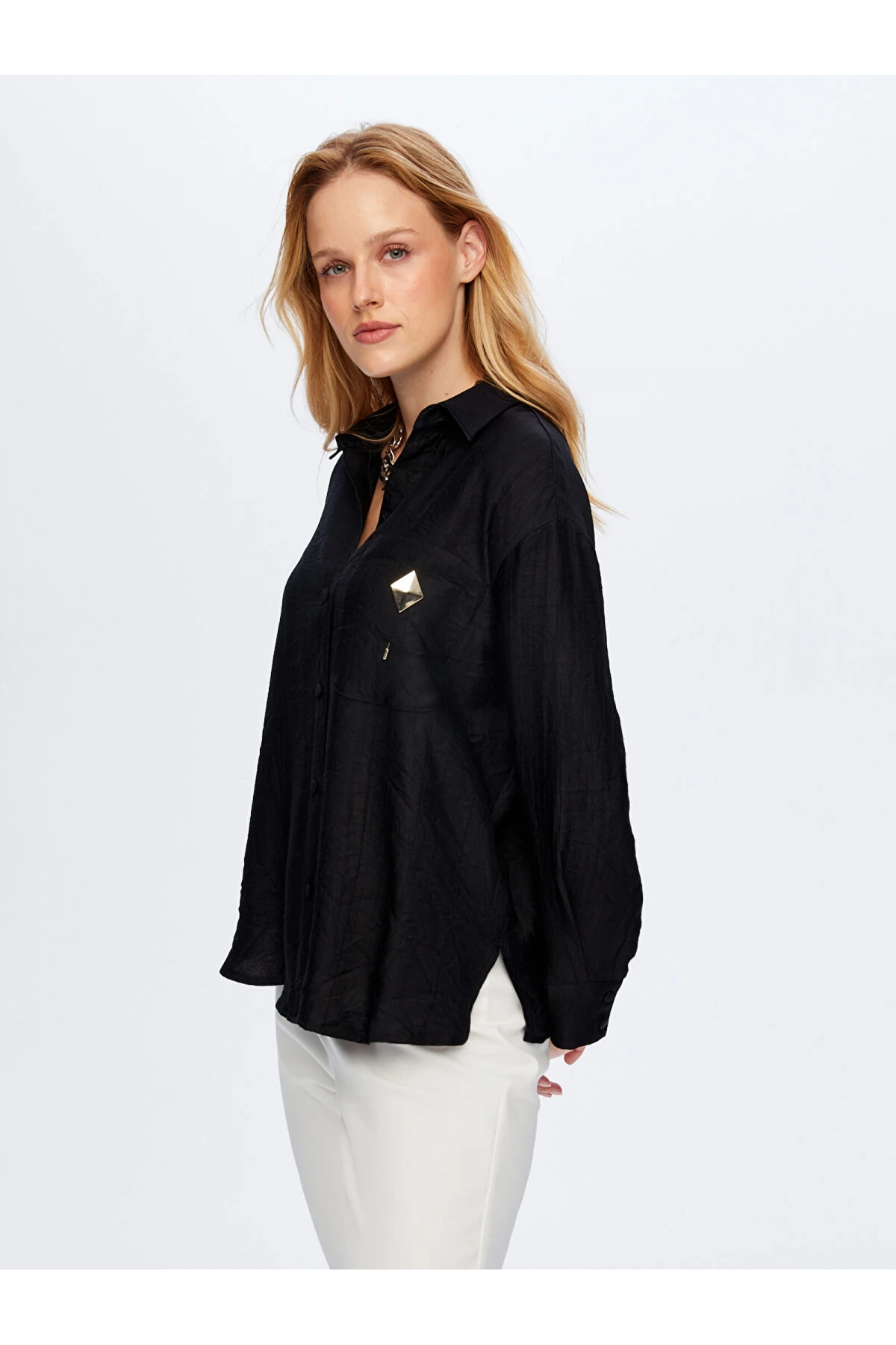 Faik Sönmez Kadın Metal Aksesuarlı Dokulu Siyah Gömlek UW26GML016