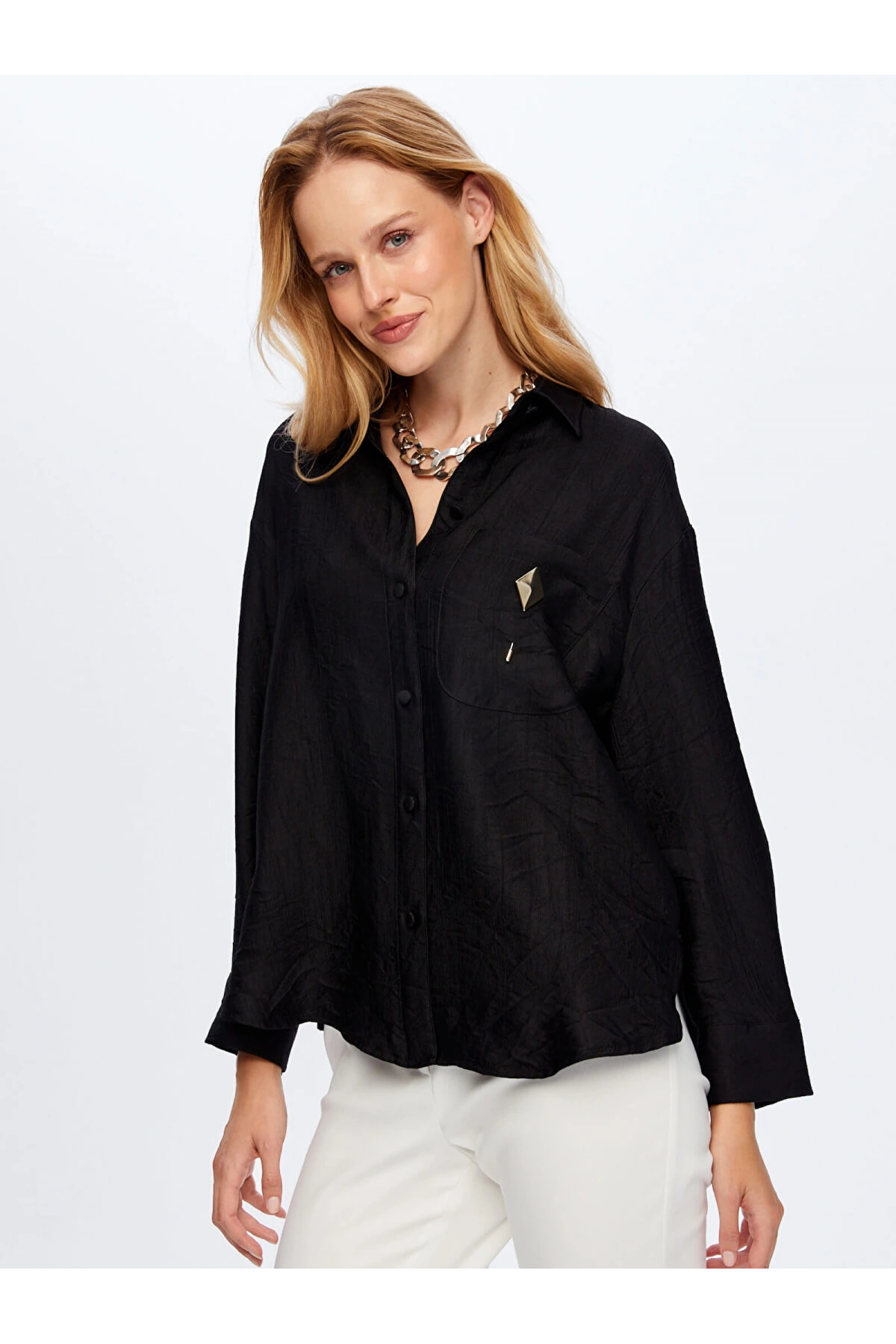 Faik Sönmez Kadın Metal Aksesuarlı Dokulu Siyah Gömlek UW26GML016