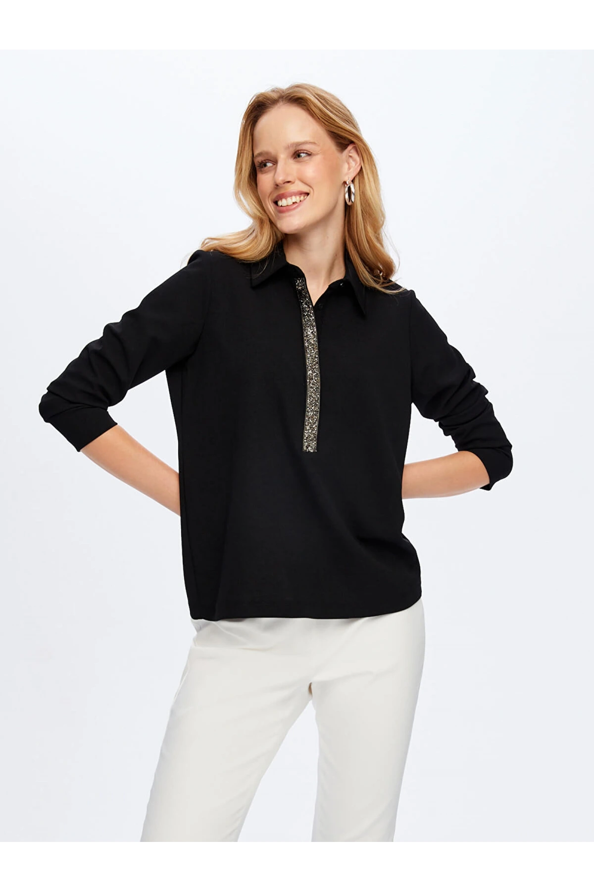 Faik Sönmez Kadın Boncuk Ve Zincir Nakışlı Yarım Patlı Uzun Kol Siyah T-Shirt UW26TSH065