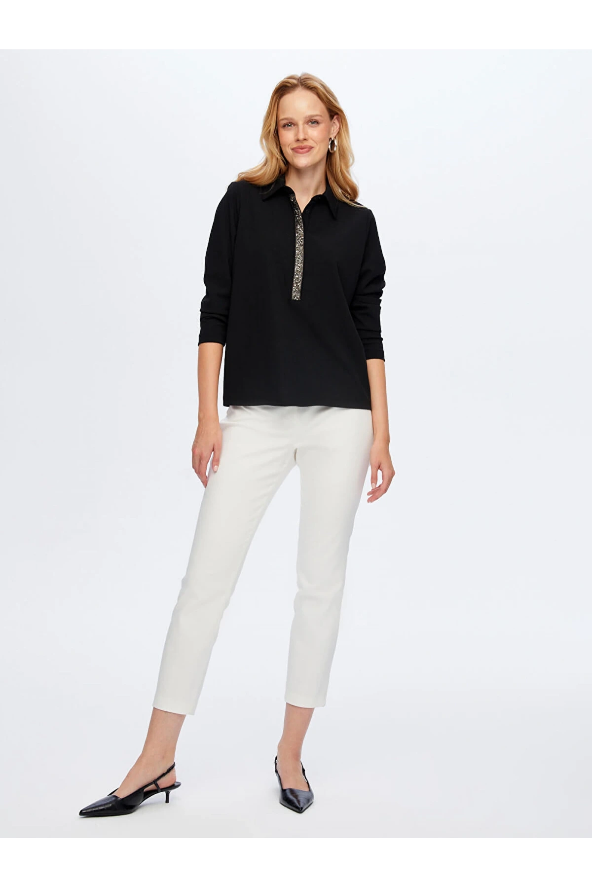 Faik Sönmez Kadın Boncuk Ve Zincir Nakışlı Yarım Patlı Uzun Kol Siyah T-Shirt UW26TSH065