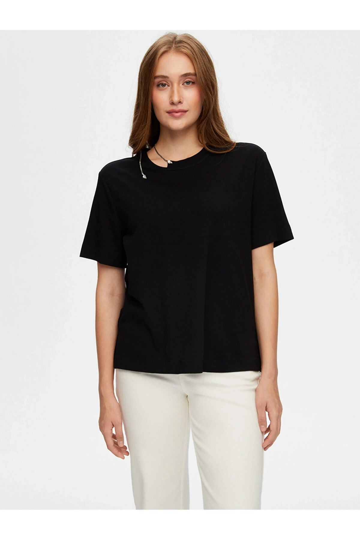 Faik Sönmez Kadın Yakası Zincir Düğme Aksesuarlı Kısa Kol Siyah T-Shirt UW26TSH087