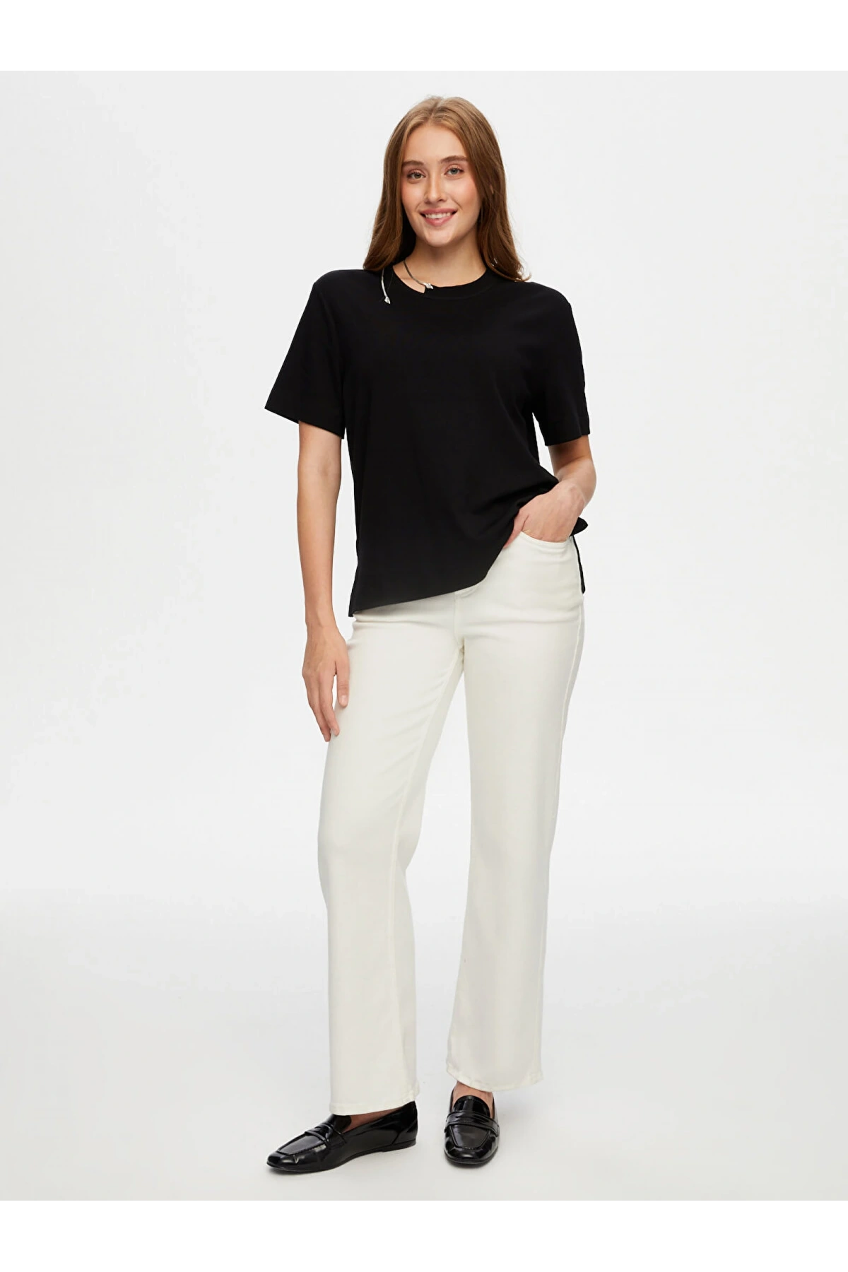 Faik Sönmez Kadın Yakası Zincir Düğme Aksesuarlı Kısa Kol Siyah T-Shirt UW26TSH087