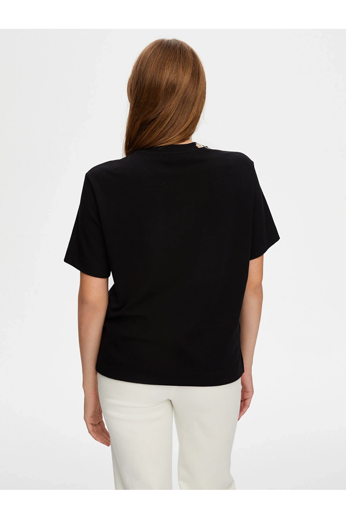 Faik Sönmez Kadın Yakası Zincir Düğme Aksesuarlı Kısa Kol Siyah T-Shirt UW26TSH087