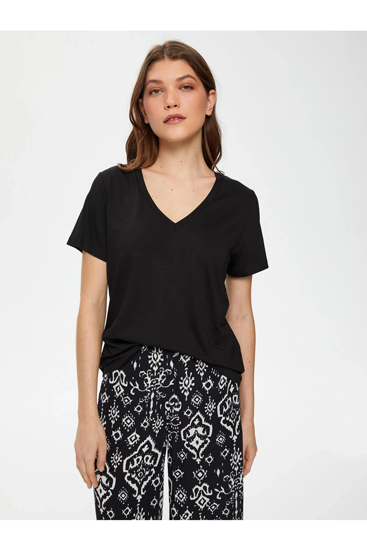 Faik Sönmez Kadın V Yaka Kısa Kol Siyah T-Shirt B00001