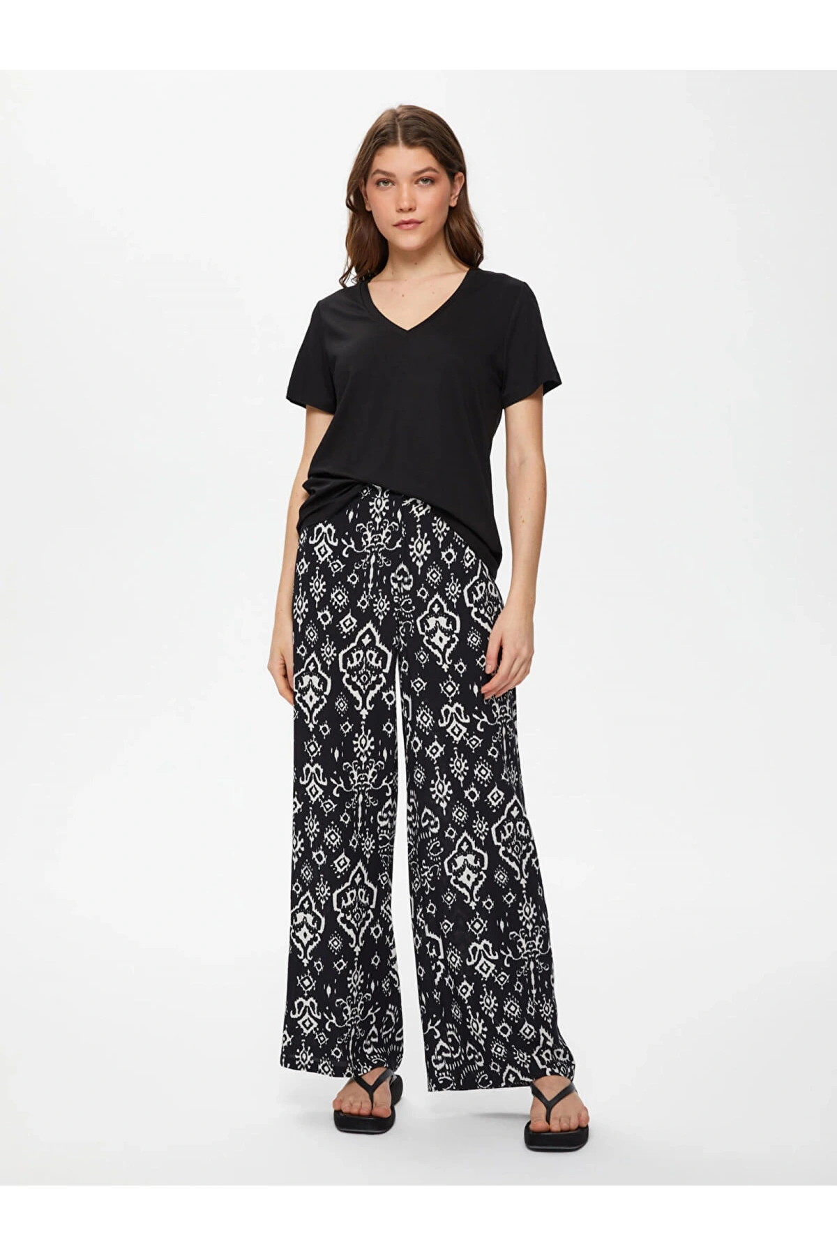 Faik Sönmez Kadın V Yaka Kısa Kol Siyah T-Shirt B00001