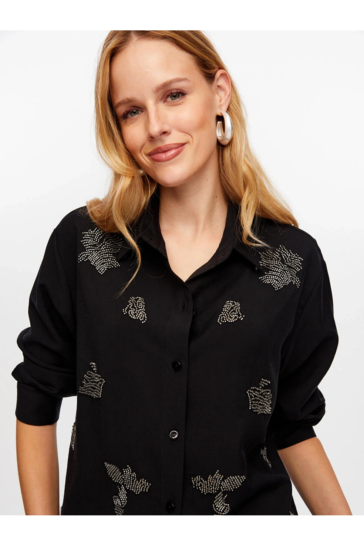 Faik Sönmez Kadın Boncuk Nakış Detaylı Tenselli Siyah Gömlek W26GML010
