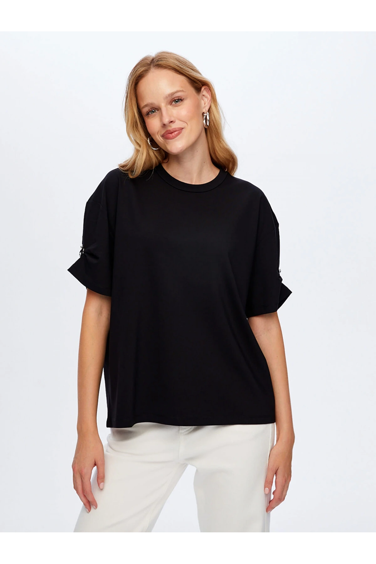 Faik Sönmez Kadın Kolları Taş Detaylı Yuvarlak Yaka Siyah T-Shirt UW26TSH088