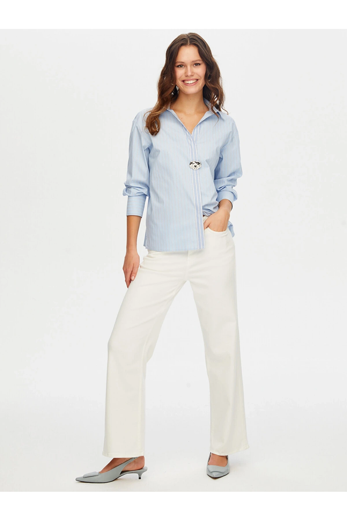 Faik Sönmez Kadın Metal Aksesuarlı Simli Çizgili Mavi Poplin Gömlek UW26GML007