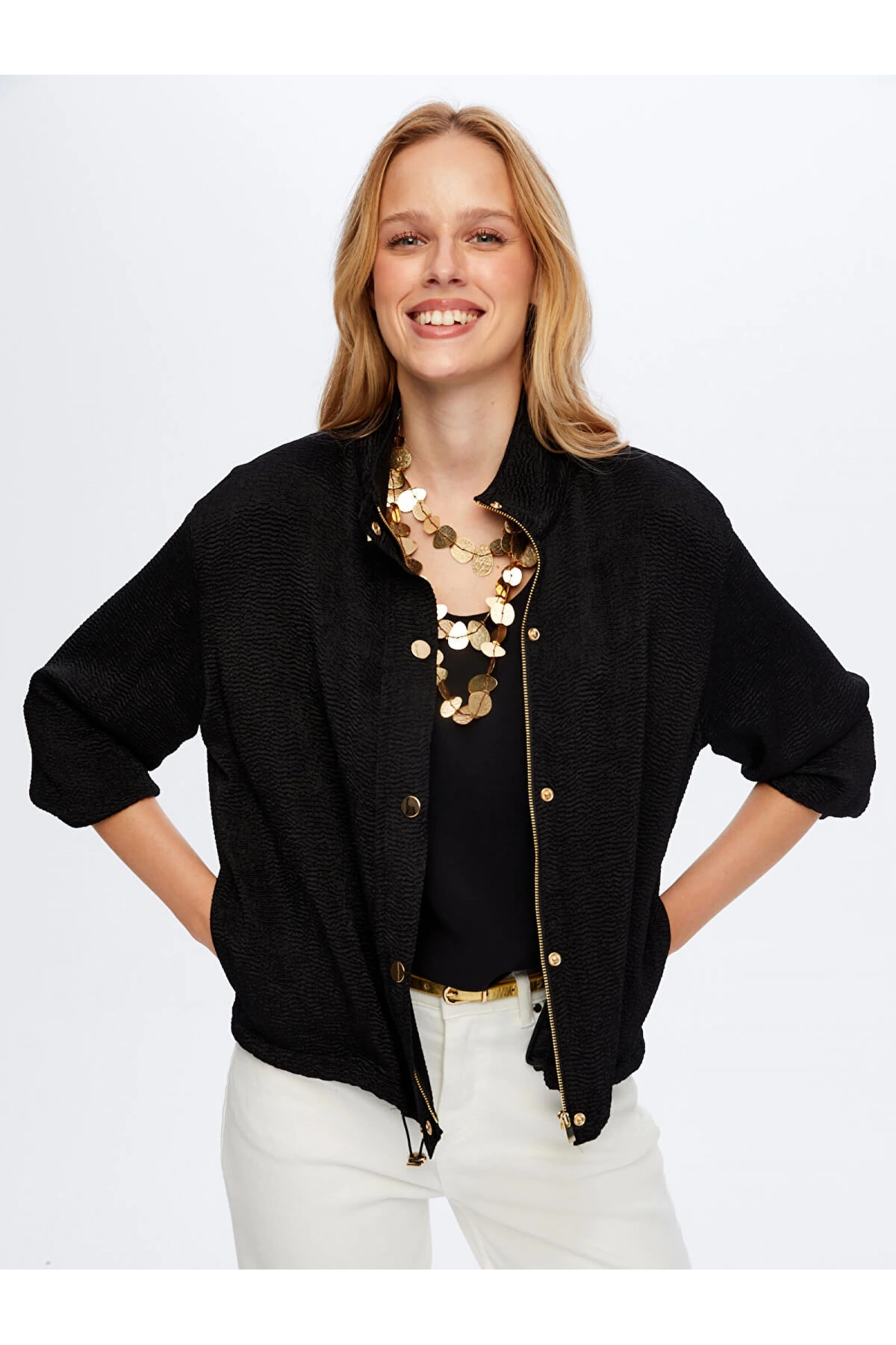 Faik Sönmez Kadın Gold Çıtçıt Detaylı Kendinden Dokulu Saten Siyah Bomber Ceket UW26BMB002