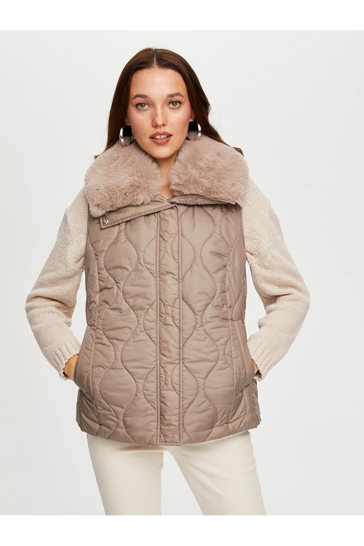 Faik Sönmez Kadın Yakası Suni Kürk Detalı Kapitone Vizon Yelek UW26KYL008